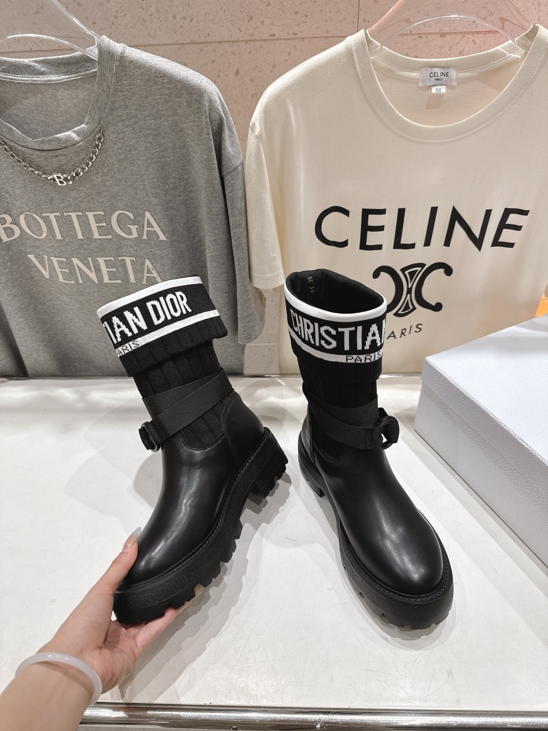 高版本出厂 Dior*迪奥 D家F019 2025ss走秀款工装中筒靴 小红书爆款，各大明星网红的最爱～