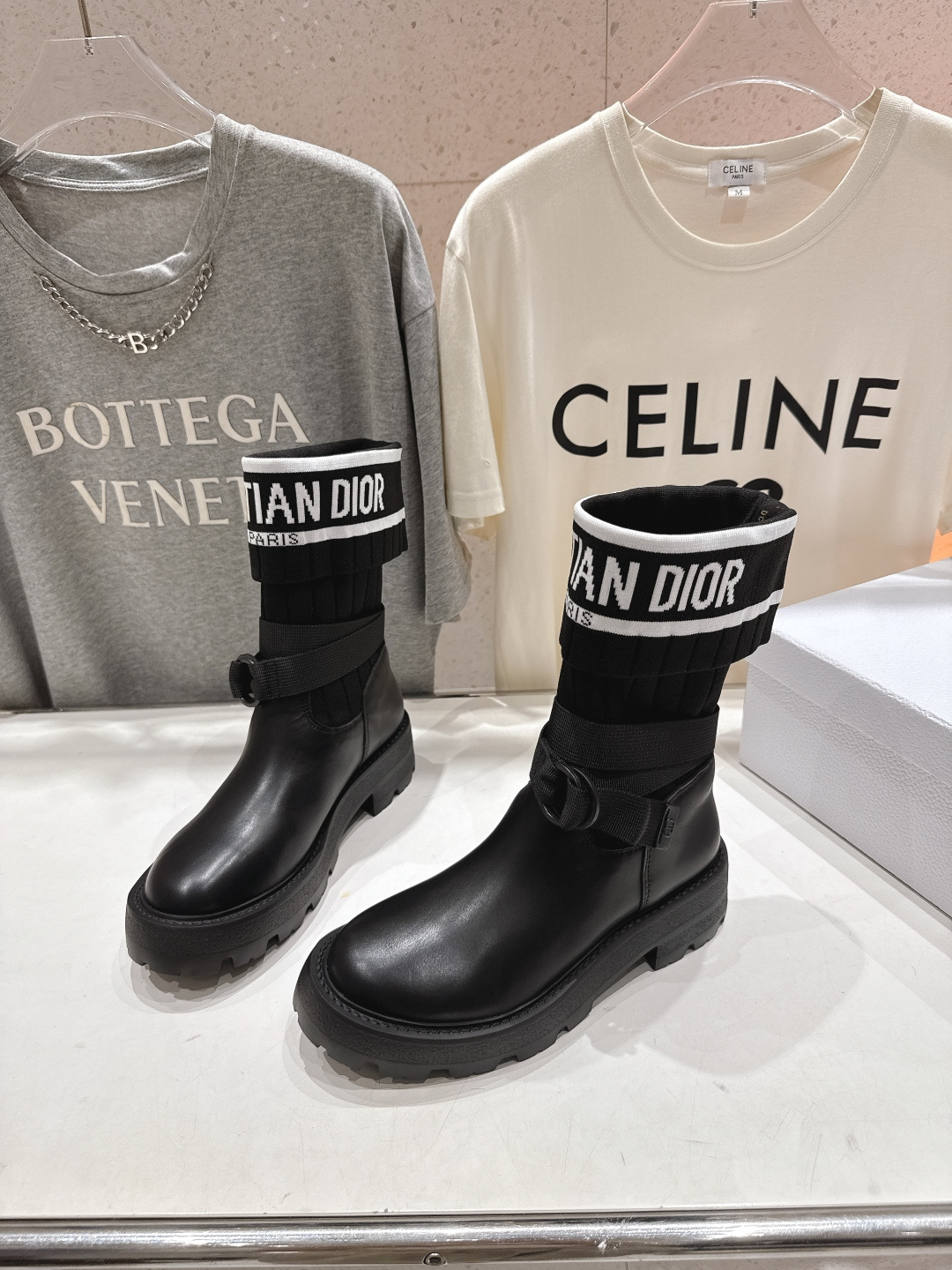 高版本出厂 Dior*迪奥 D家F019 2025ss走秀款工装中筒靴 小红书爆款，各大明星网红的最爱～