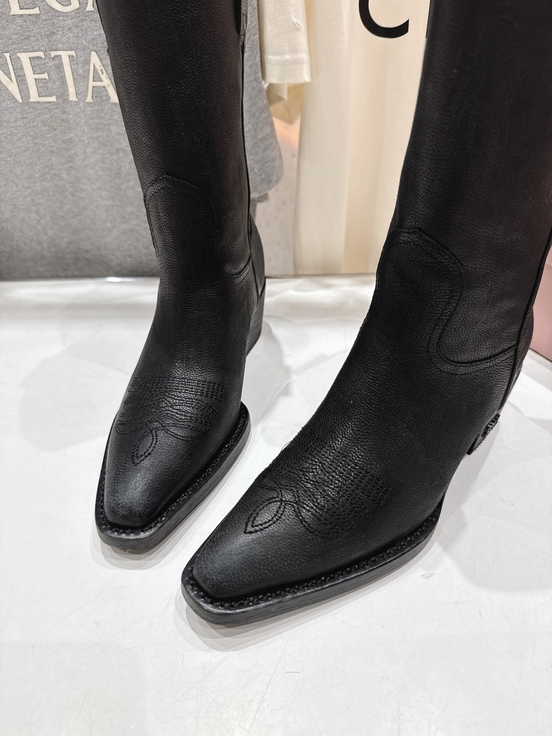 高版本出厂 皮面 MiuMiu/缪缪.F032 25ss新款·超大热走秀款·复古风西部牛仔靴机车靴中筒靴