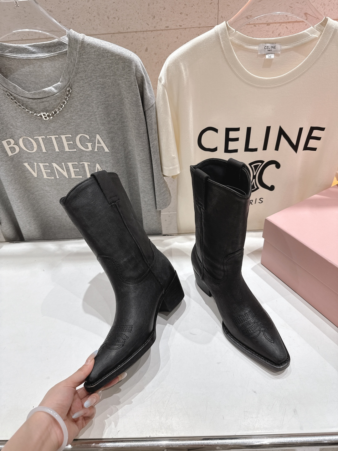 高版本出厂 皮面 MiuMiu/缪缪.F032 25ss新款·超大热走秀款·复古风西部牛仔靴机车靴中筒靴