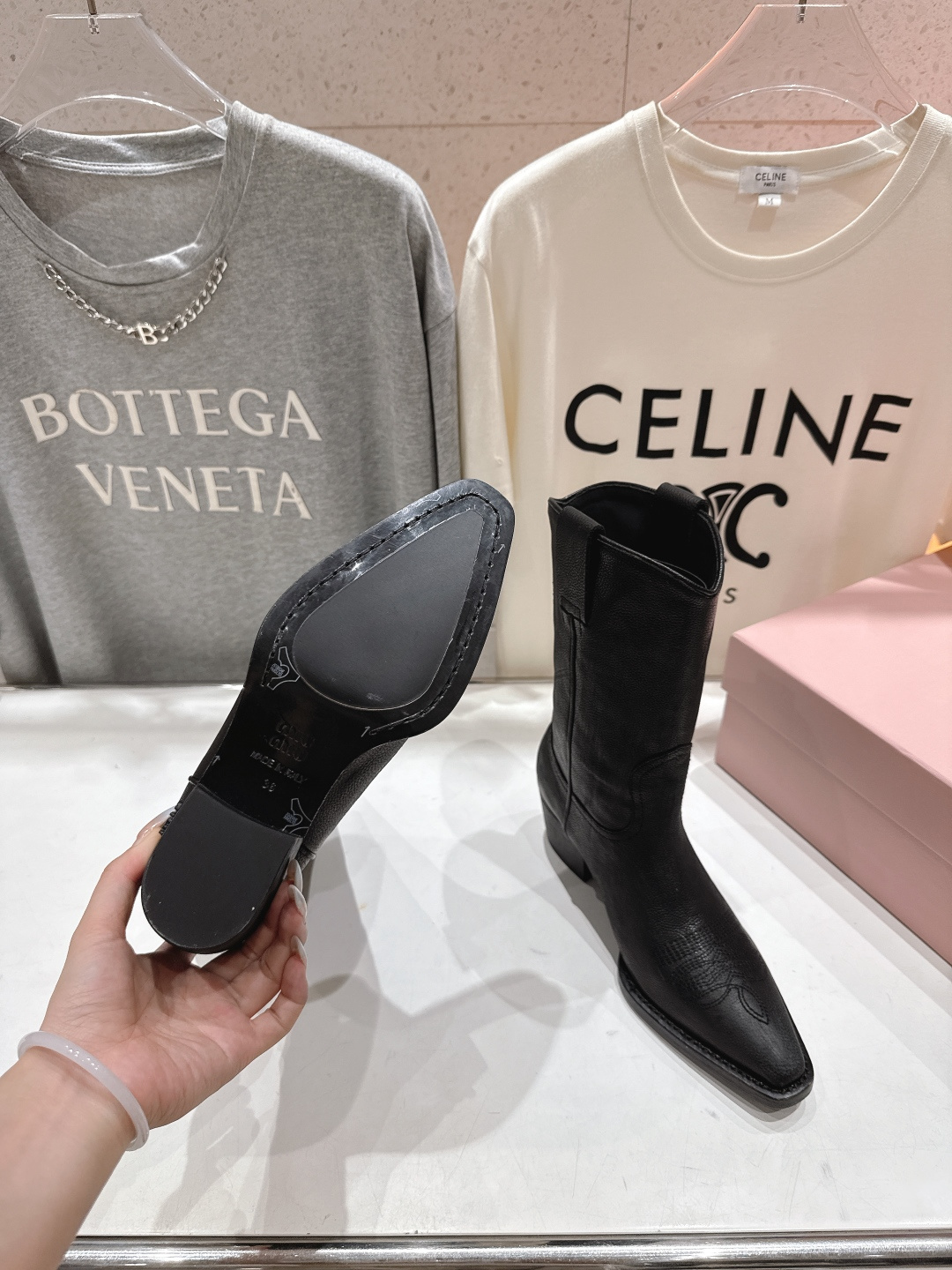 高版本出厂 皮面 MiuMiu/缪缪.F032 25ss新款·超大热走秀款·复古风西部牛仔靴机车靴中筒靴