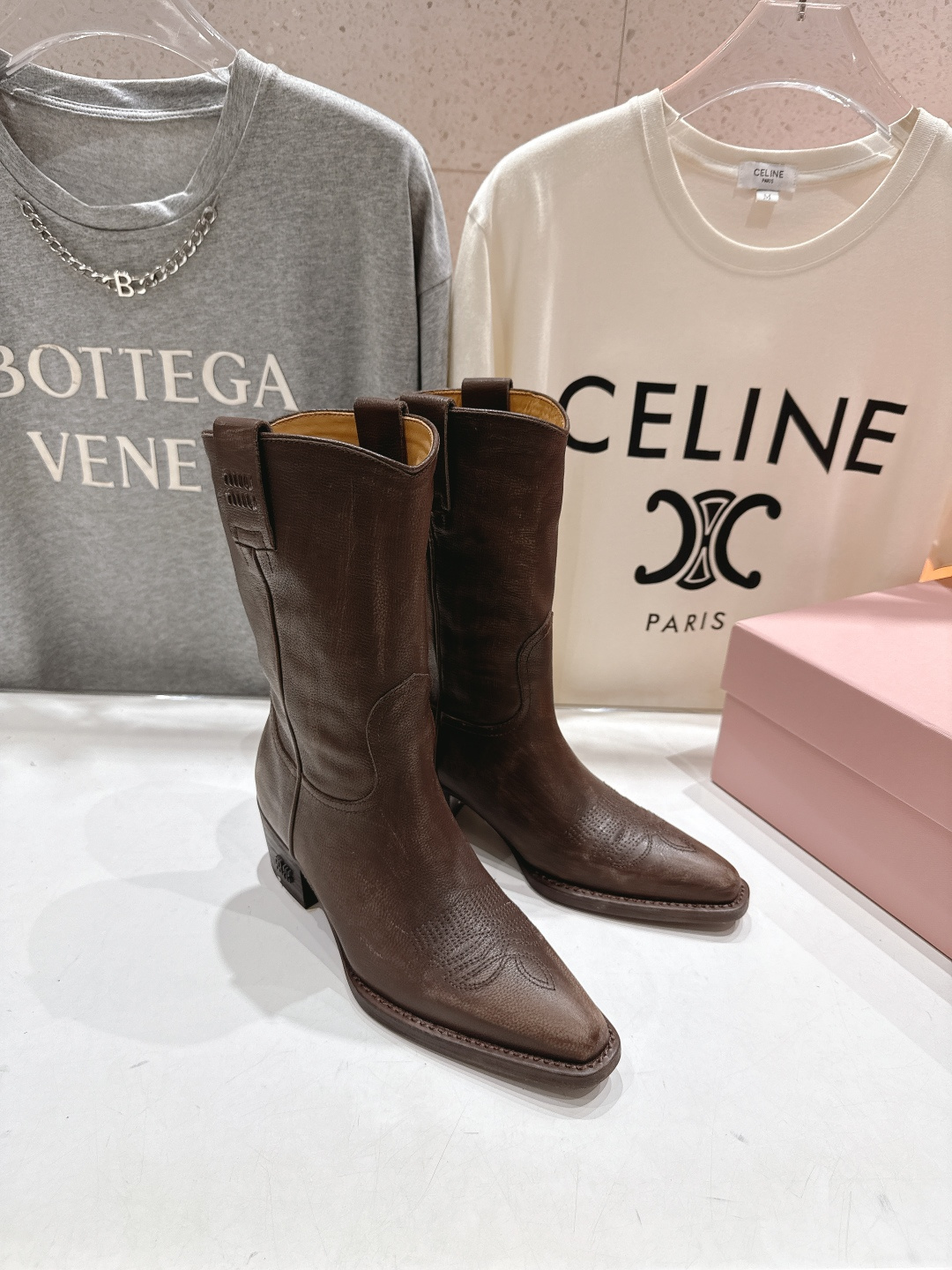 高版本出厂 皮面 MiuMiu/缪缪.F032 25ss新款·超大热走秀款·复古风西部牛仔靴机车靴中筒靴