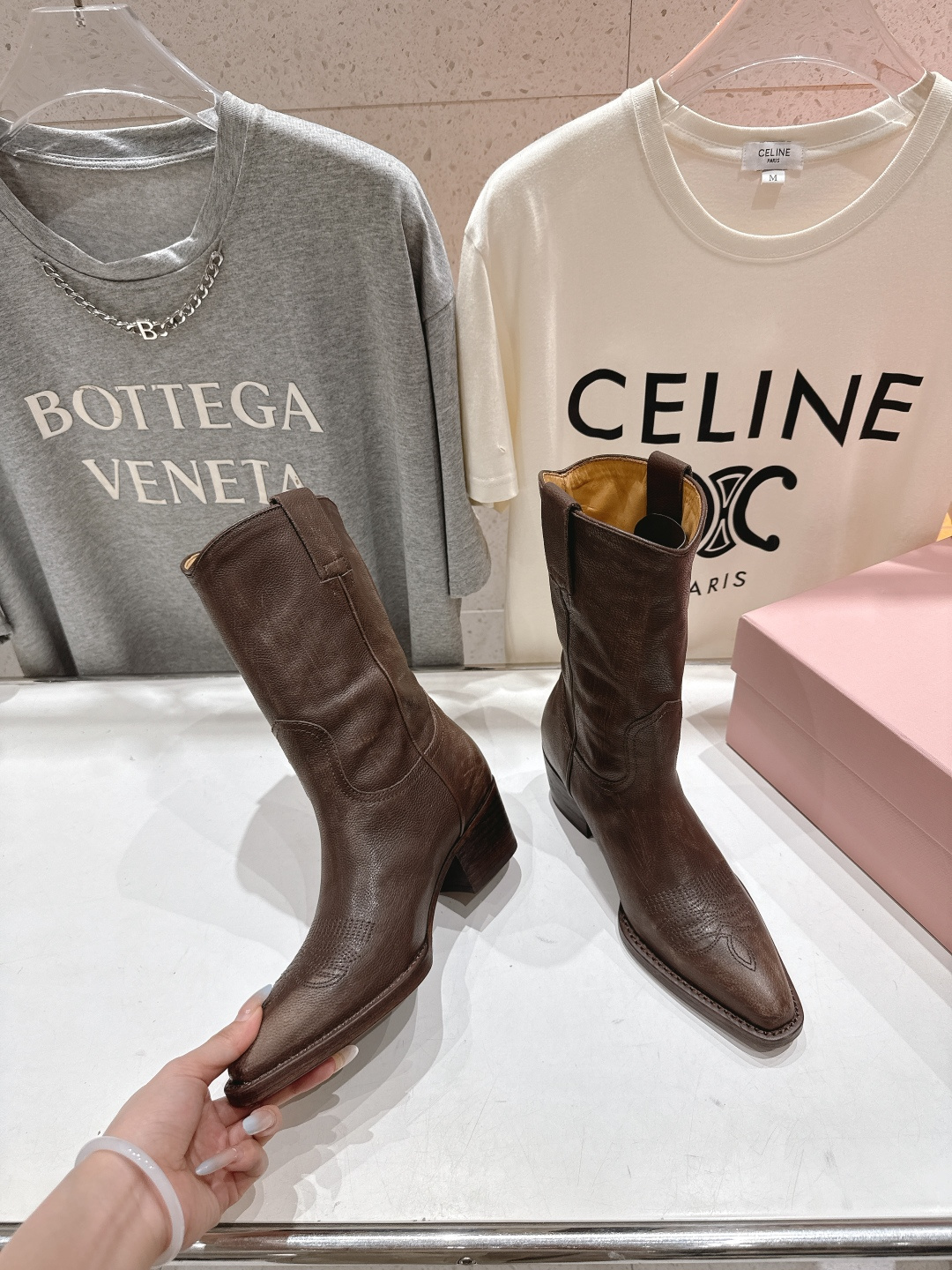 高版本出厂 皮面 MiuMiu/缪缪.F032 25ss新款·超大热走秀款·复古风西部牛仔靴机车靴中筒靴