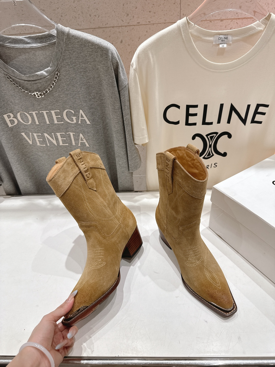 高版本出厂 Celine*赛琳F032 2025ss秋冬专柜新款英伦风复古高跟短靴骑士靴集现代、传统与酷