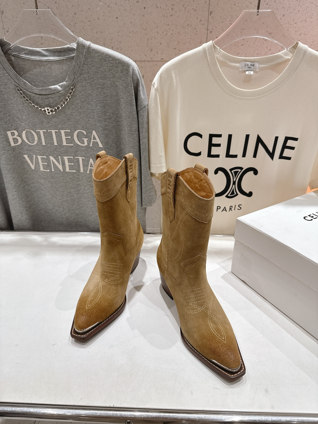 高版本出厂 Celine*赛琳F032 2025ss秋冬专柜新款英伦风复古高跟短靴骑士靴集现代、传统与酷