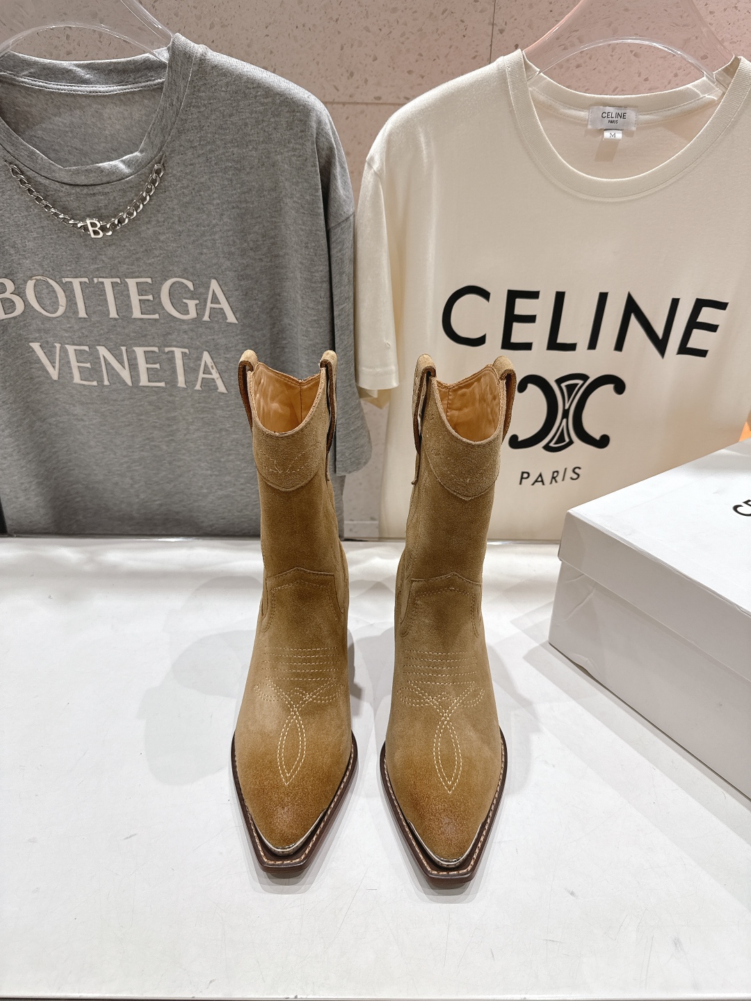 高版本出厂 Celine*赛琳F032 2025ss秋冬专柜新款英伦风复古高跟短靴骑士靴集现代、传统与酷