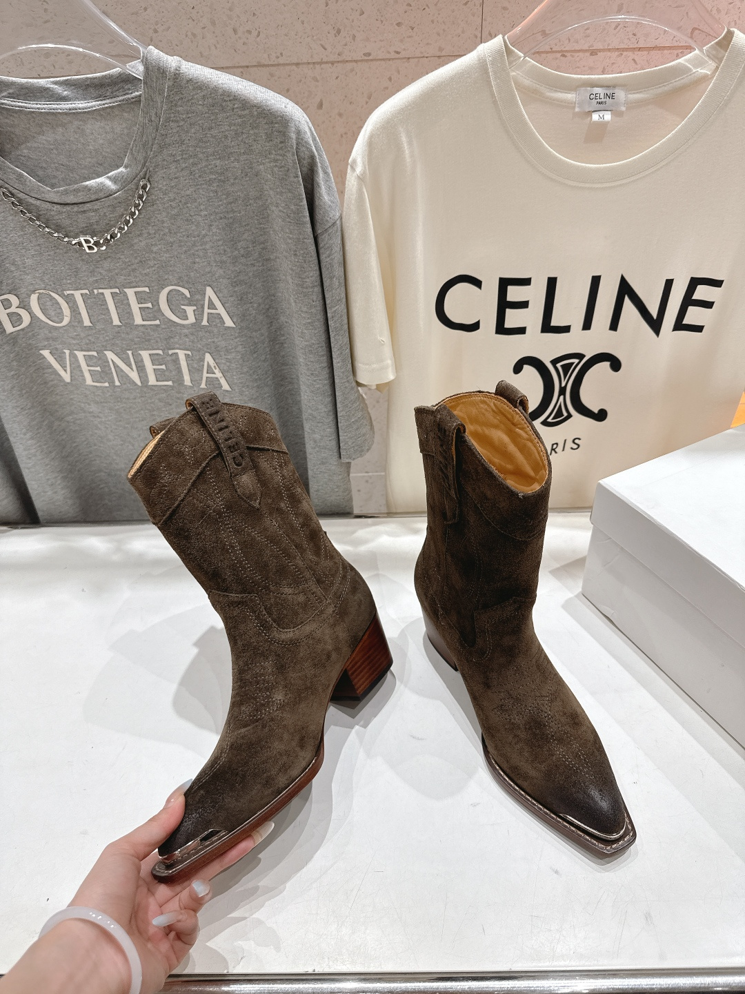 高版本出厂 Celine*赛琳F032 2025ss秋冬专柜新款英伦风复古高跟短靴骑士靴集现代、传统与酷