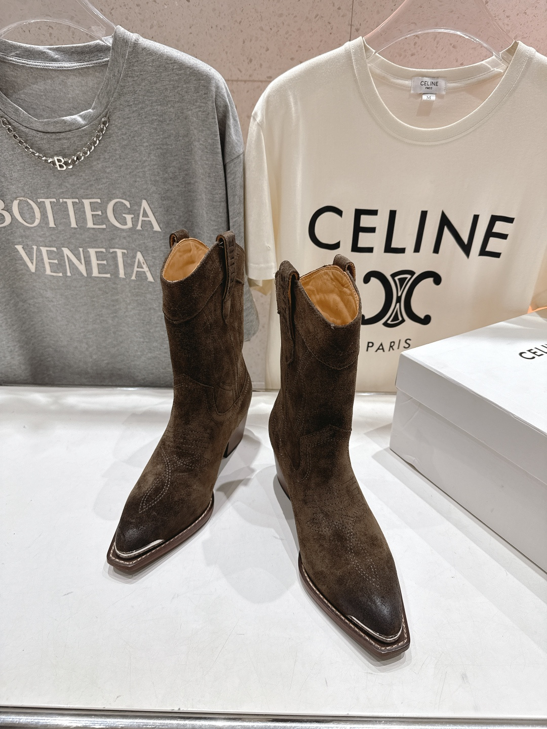 高版本出厂 Celine*赛琳F032 2025ss秋冬专柜新款英伦风复古高跟短靴骑士靴集现代、传统与酷