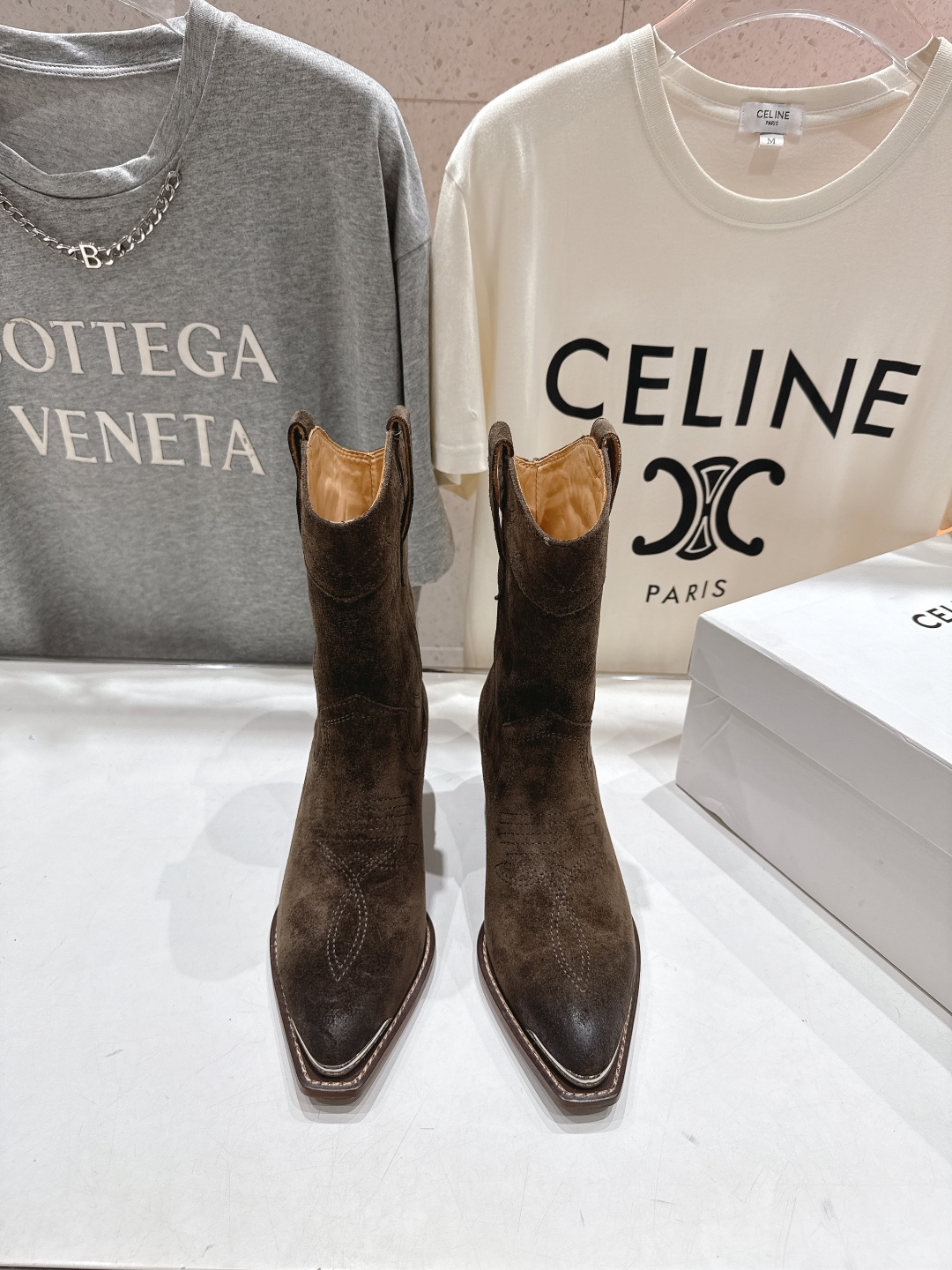 高版本出厂 Celine*赛琳F032 2025ss秋冬专柜新款英伦风复古高跟短靴骑士靴集现代、传统与酷