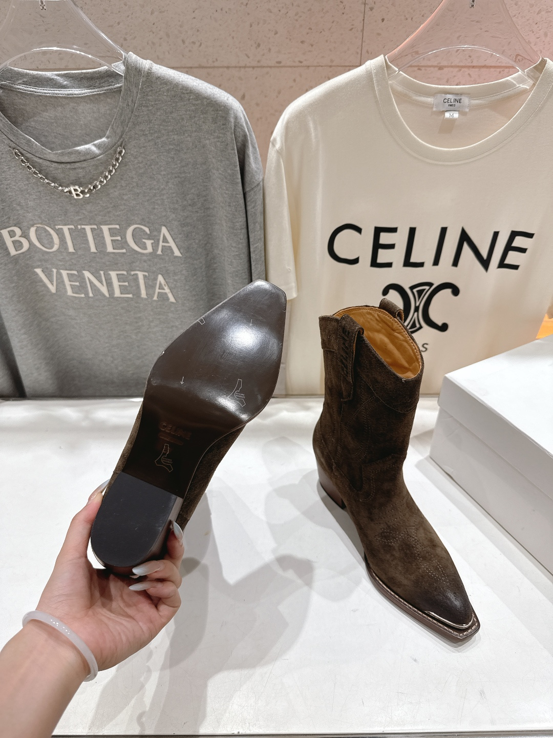 高版本出厂 Celine*赛琳F032 2025ss秋冬专柜新款英伦风复古高跟短靴骑士靴集现代、传统与酷