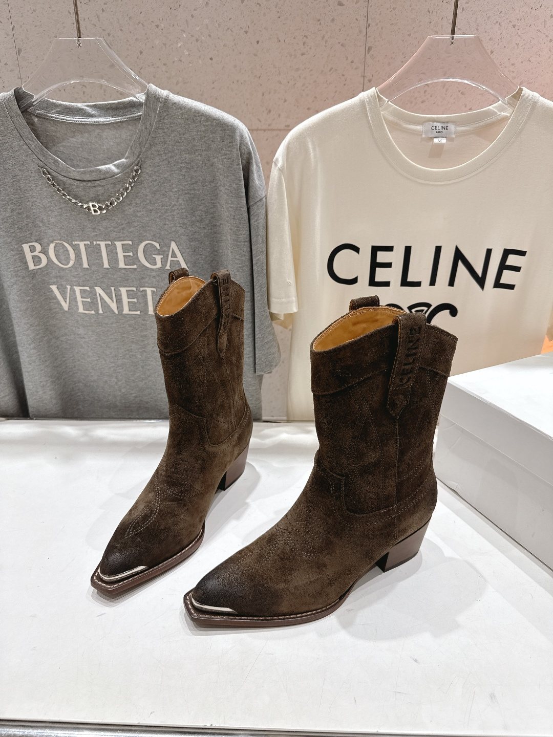 高版本出厂 Celine*赛琳F032 2025ss秋冬专柜新款英伦风复古高跟短靴骑士靴集现代、传统与酷