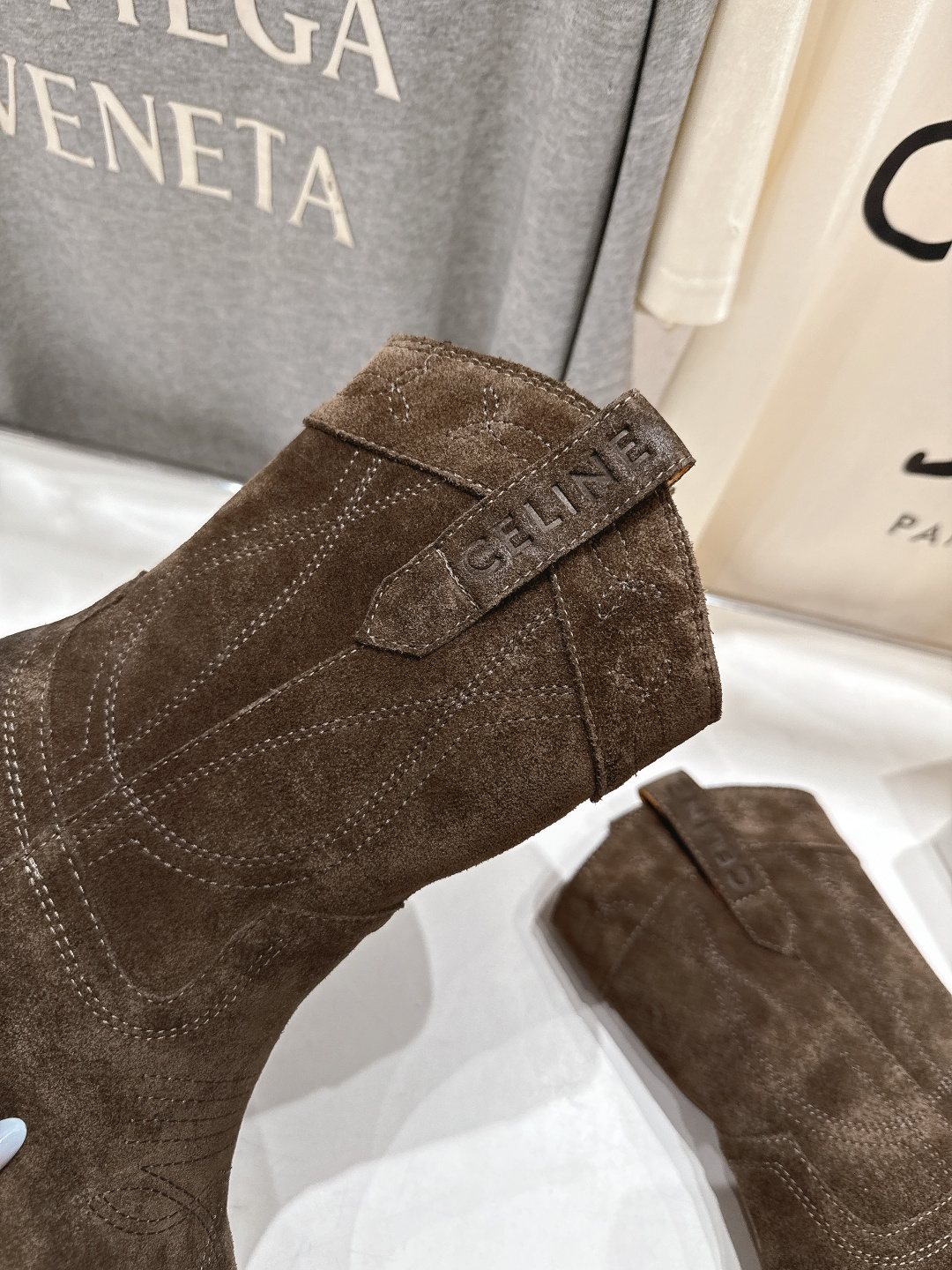 高版本出厂 Celine*赛琳F032 2025ss秋冬专柜新款英伦风复古高跟短靴骑士靴集现代、传统与酷