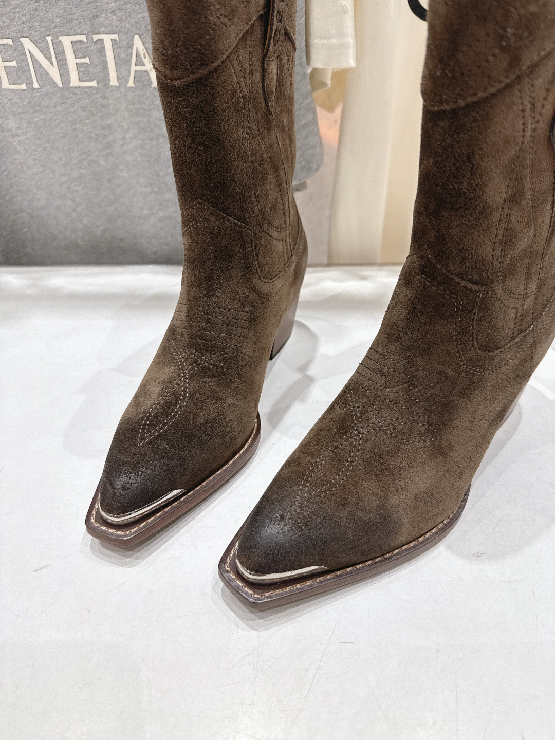 高版本出厂 Celine*赛琳F032 2025ss秋冬专柜新款英伦风复古高跟短靴骑士靴集现代、传统与酷