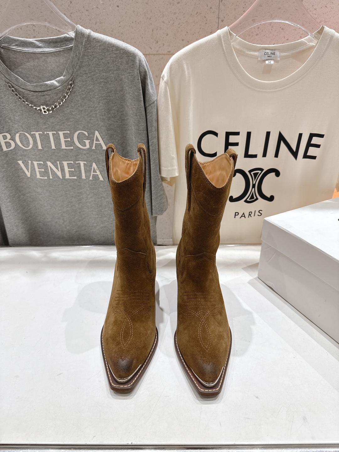高版本出厂 Celine*赛琳F032 2025ss秋冬专柜新款英伦风复古高跟短靴骑士靴集现代、传统与酷