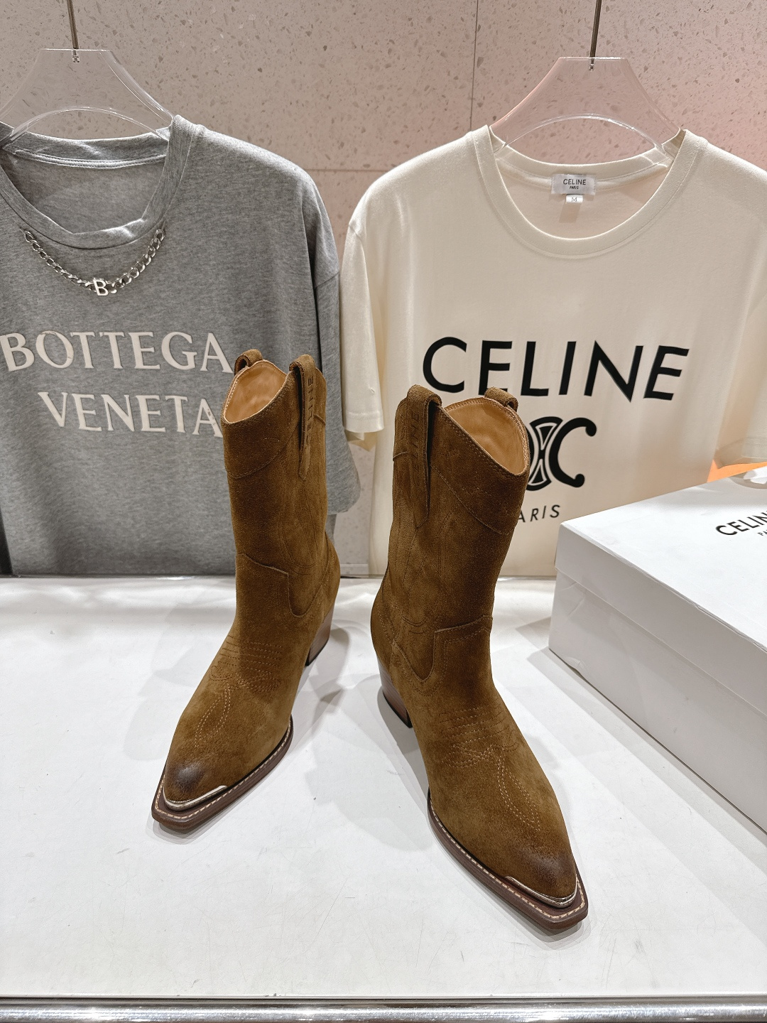 高版本出厂 Celine*赛琳F032 2025ss秋冬专柜新款英伦风复古高跟短靴骑士靴集现代、传统与酷