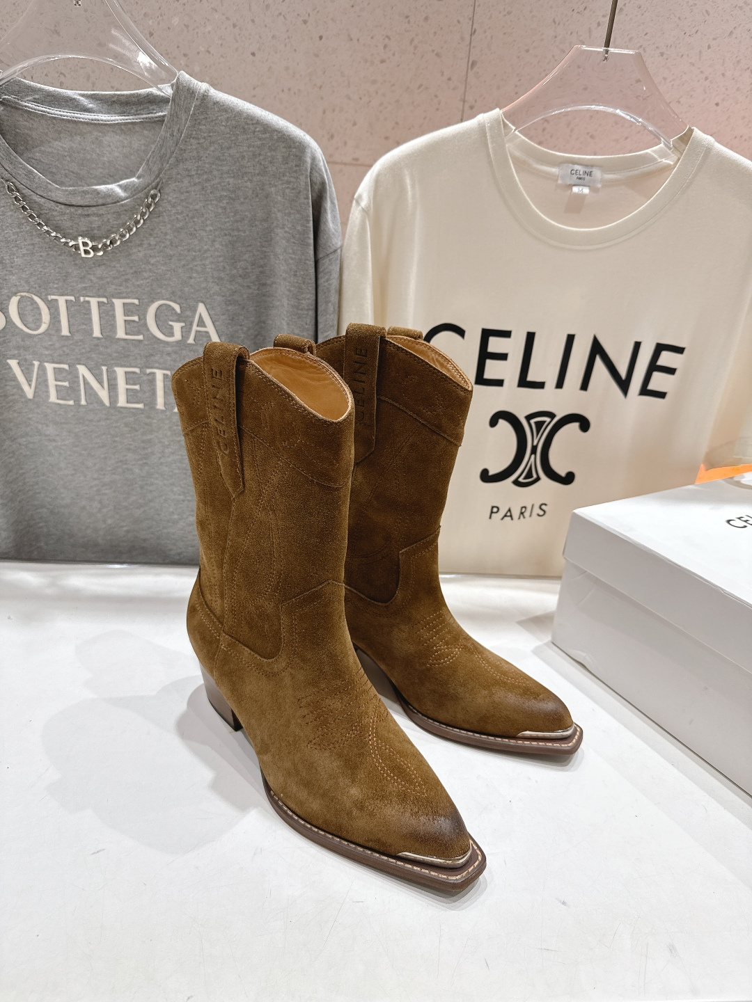 高版本出厂 Celine*赛琳F032 2025ss秋冬专柜新款英伦风复古高跟短靴骑士靴集现代、传统与酷