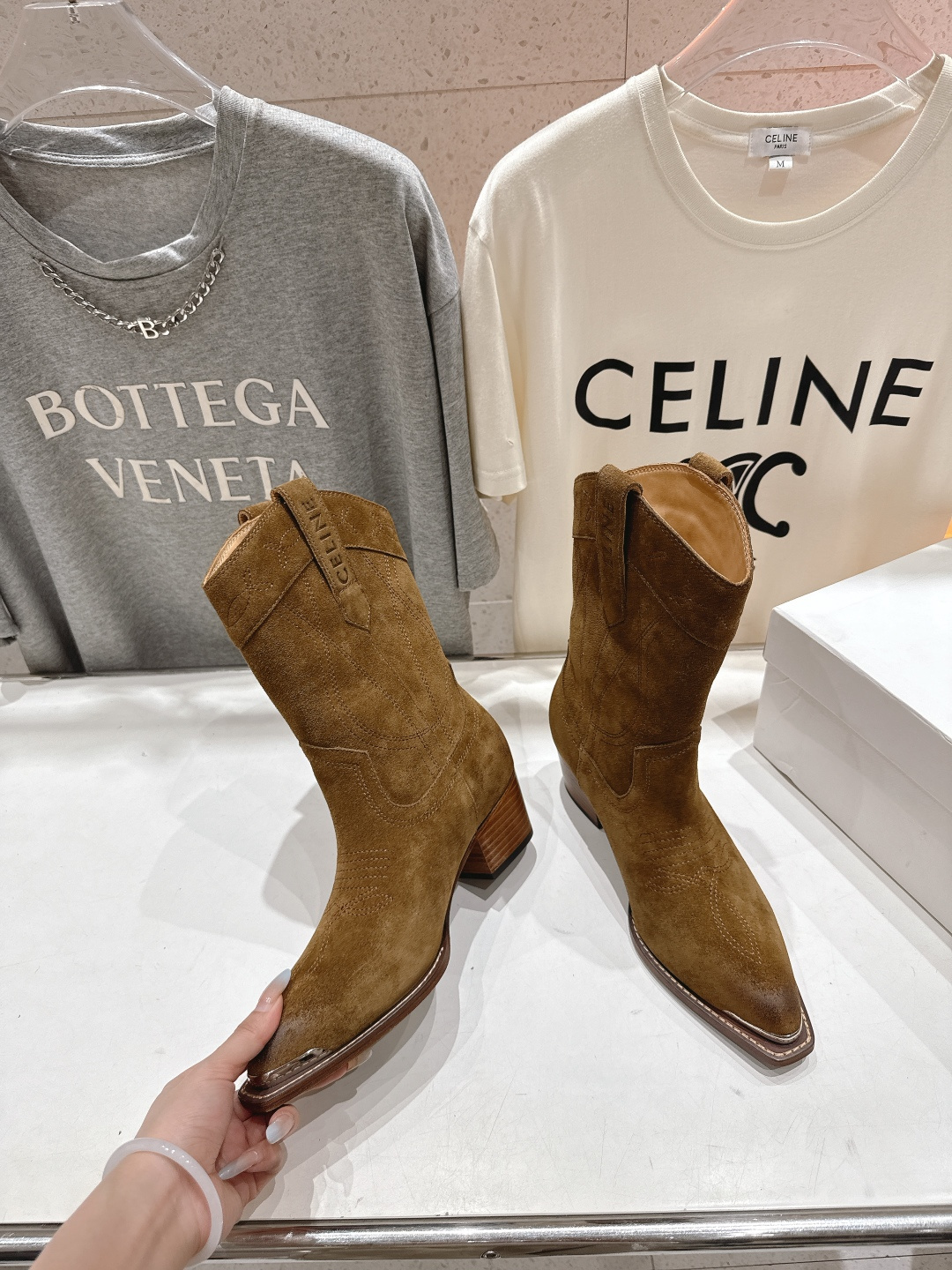高版本出厂 Celine*赛琳F032 2025ss秋冬专柜新款英伦风复古高跟短靴骑士靴集现代、传统与酷