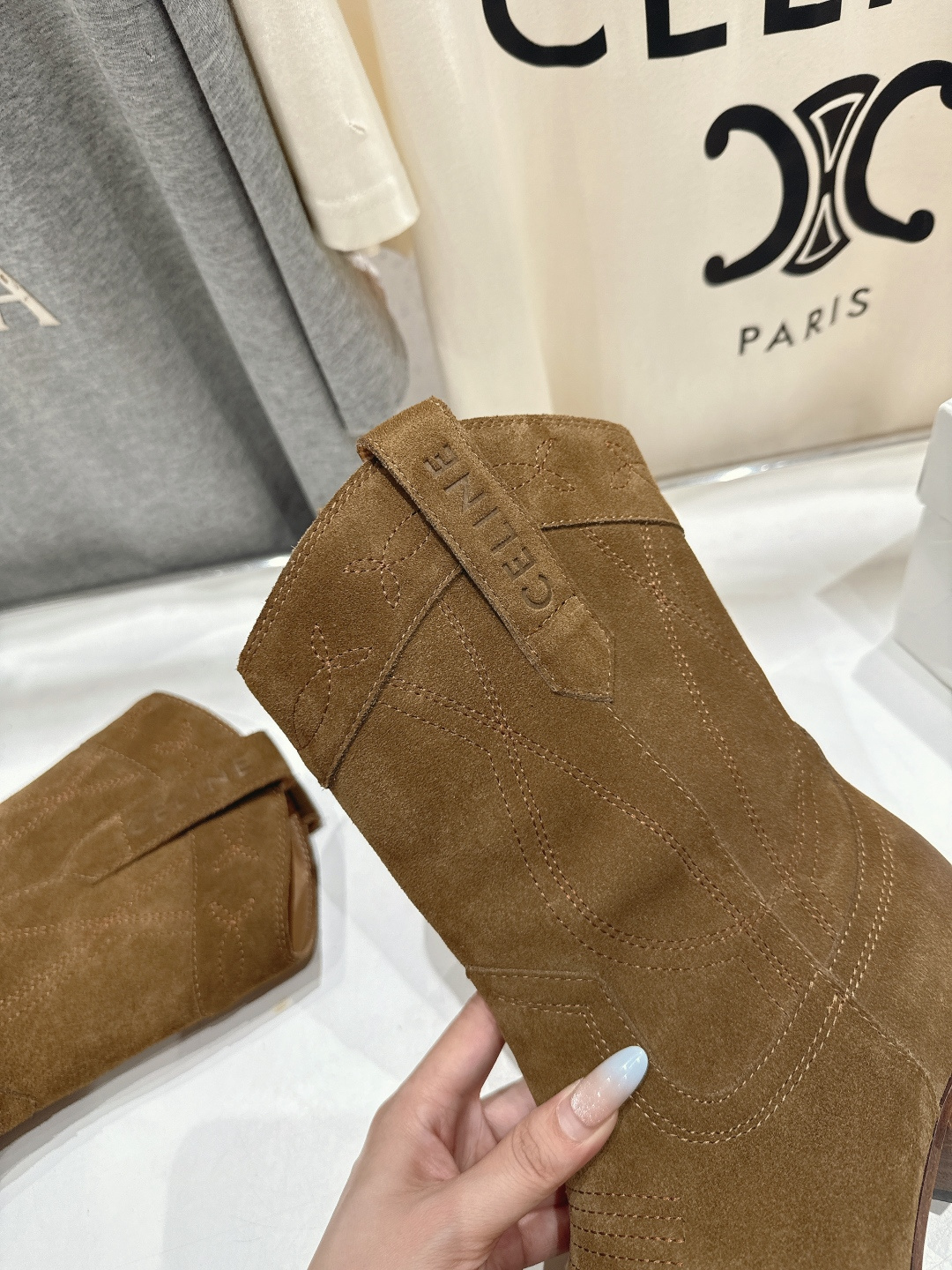 高版本出厂 Celine*赛琳F032 2025ss秋冬专柜新款英伦风复古高跟短靴骑士靴集现代、传统与酷