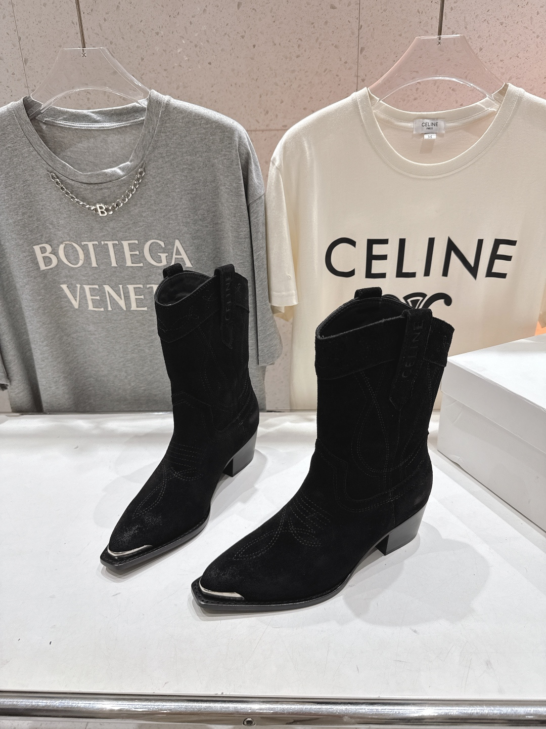 高版本出厂 Celine*赛琳F032 2025ss秋冬专柜新款英伦风复古高跟短靴骑士靴集现代、传统与酷