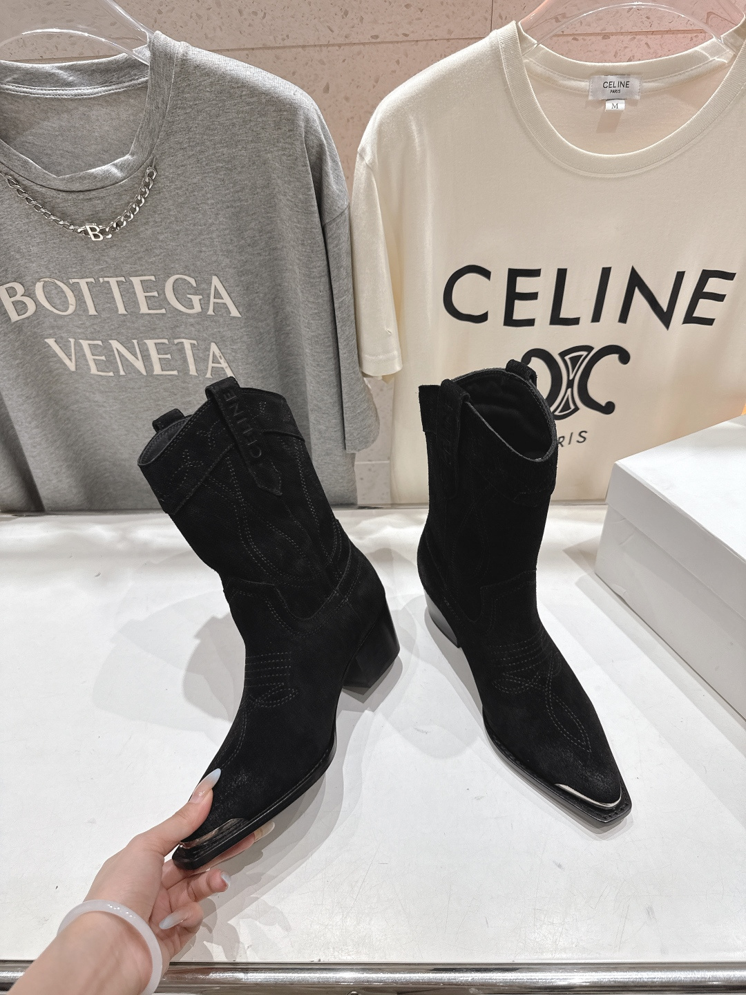 高版本出厂 Celine*赛琳F032 2025ss秋冬专柜新款英伦风复古高跟短靴骑士靴集现代、传统与酷