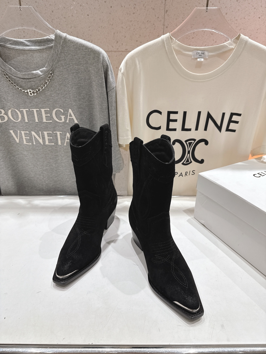 高版本出厂 Celine*赛琳F032 2025ss秋冬专柜新款英伦风复古高跟短靴骑士靴集现代、传统与酷