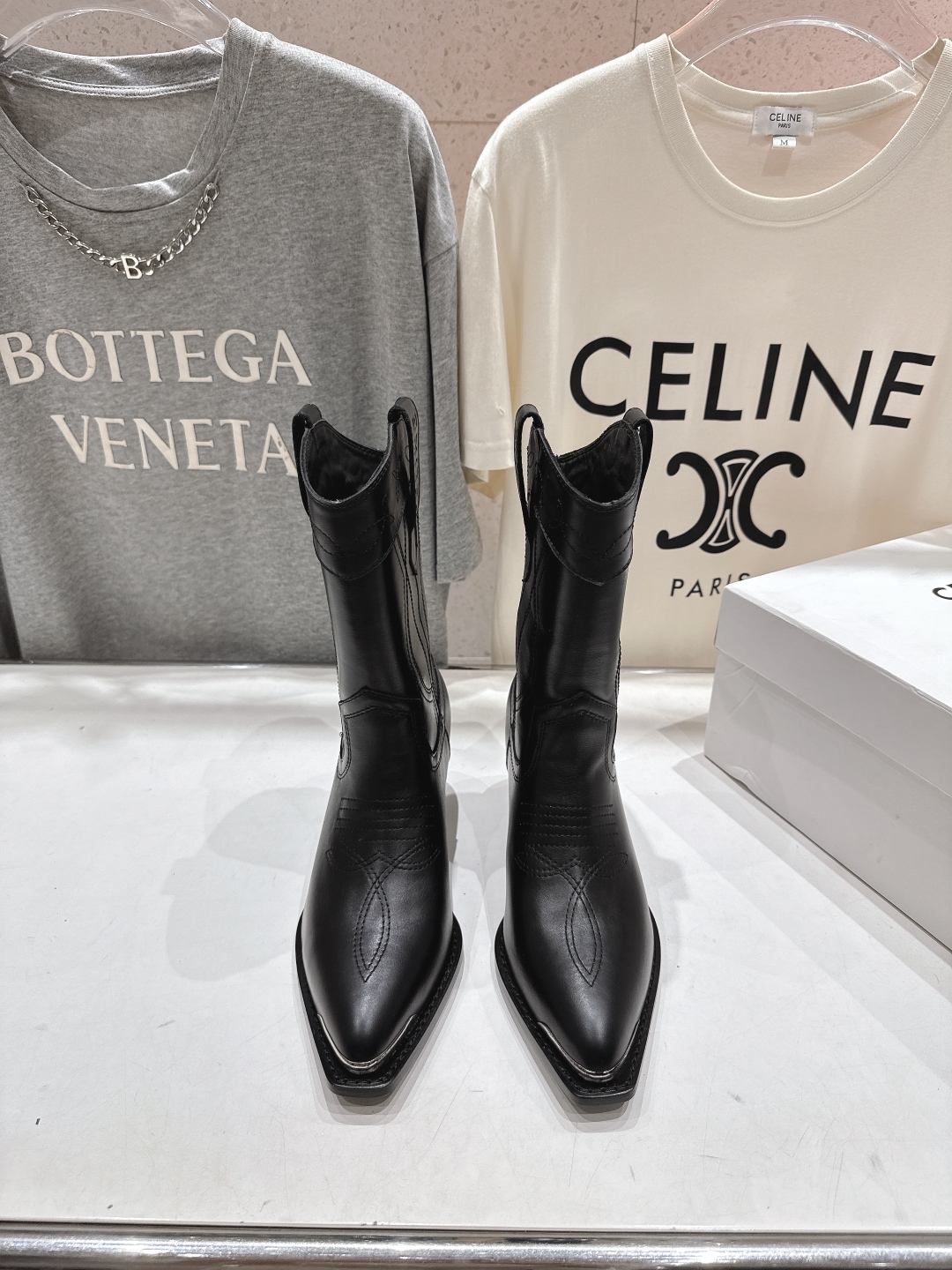 高版本出厂 皮面 Celine*赛琳F032 2025ss秋冬专柜新款英伦风复古高跟短靴骑士靴集现代、传