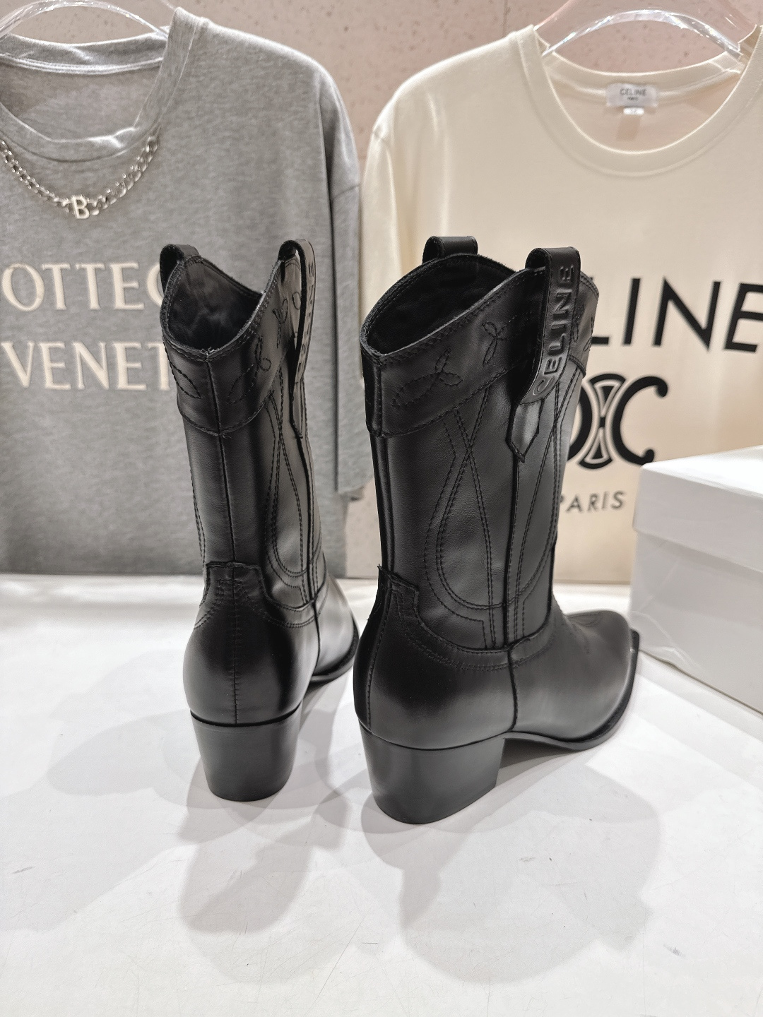 高版本出厂 皮面 Celine*赛琳F032 2025ss秋冬专柜新款英伦风复古高跟短靴骑士靴集现代、传