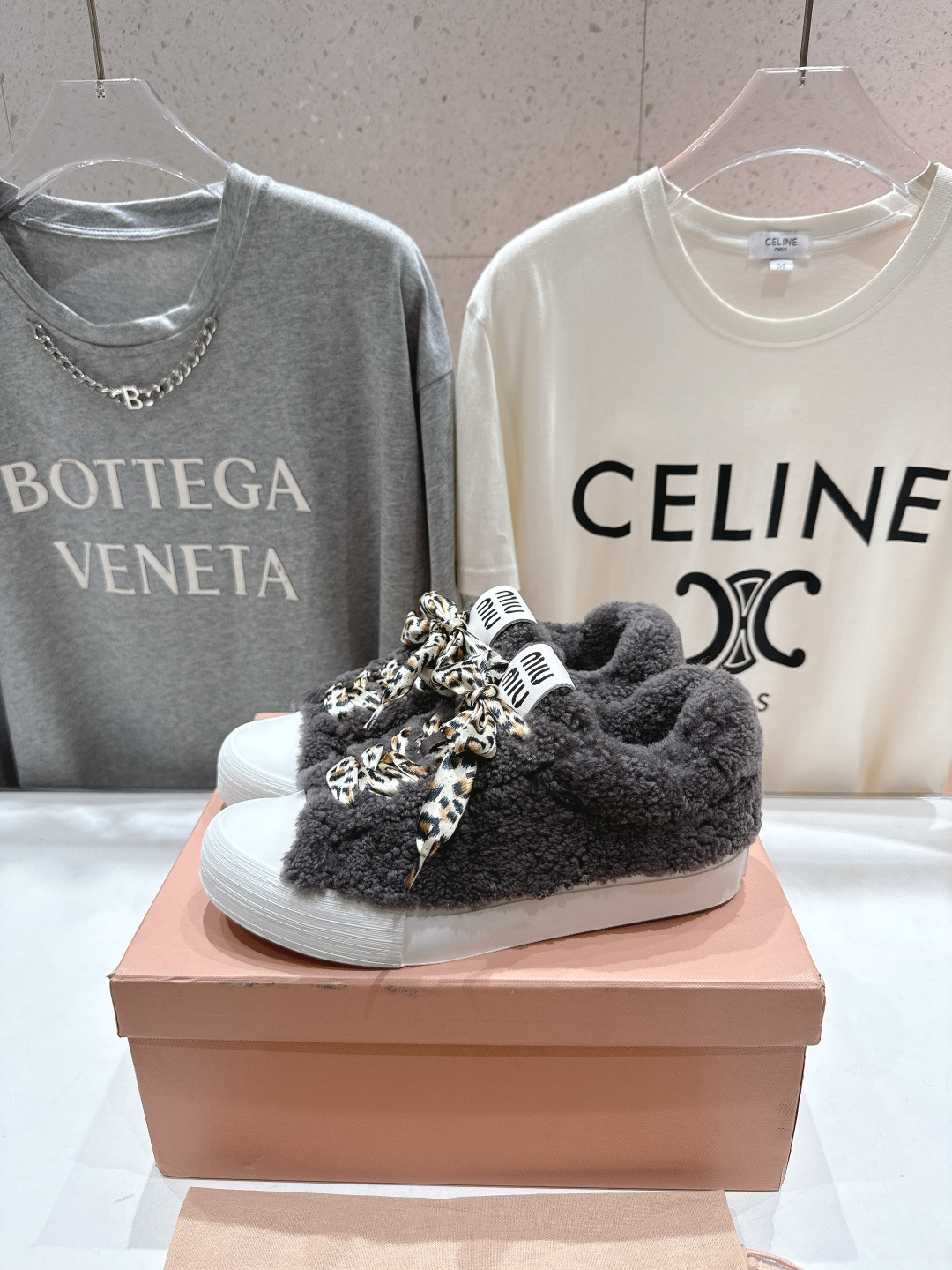 高版本出厂 MiuMiu/缪缪F032 2025ss秋冬新款系带厚底羊毛运动休闲鞋毛毛鞋这款系带运动休闲