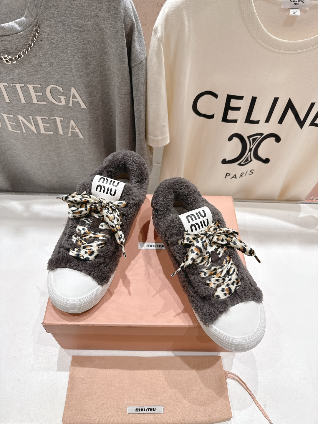 高版本出厂 MiuMiu/缪缪F032 2025ss秋冬新款系带厚底羊毛运动休闲鞋毛毛鞋这款系带运动休闲