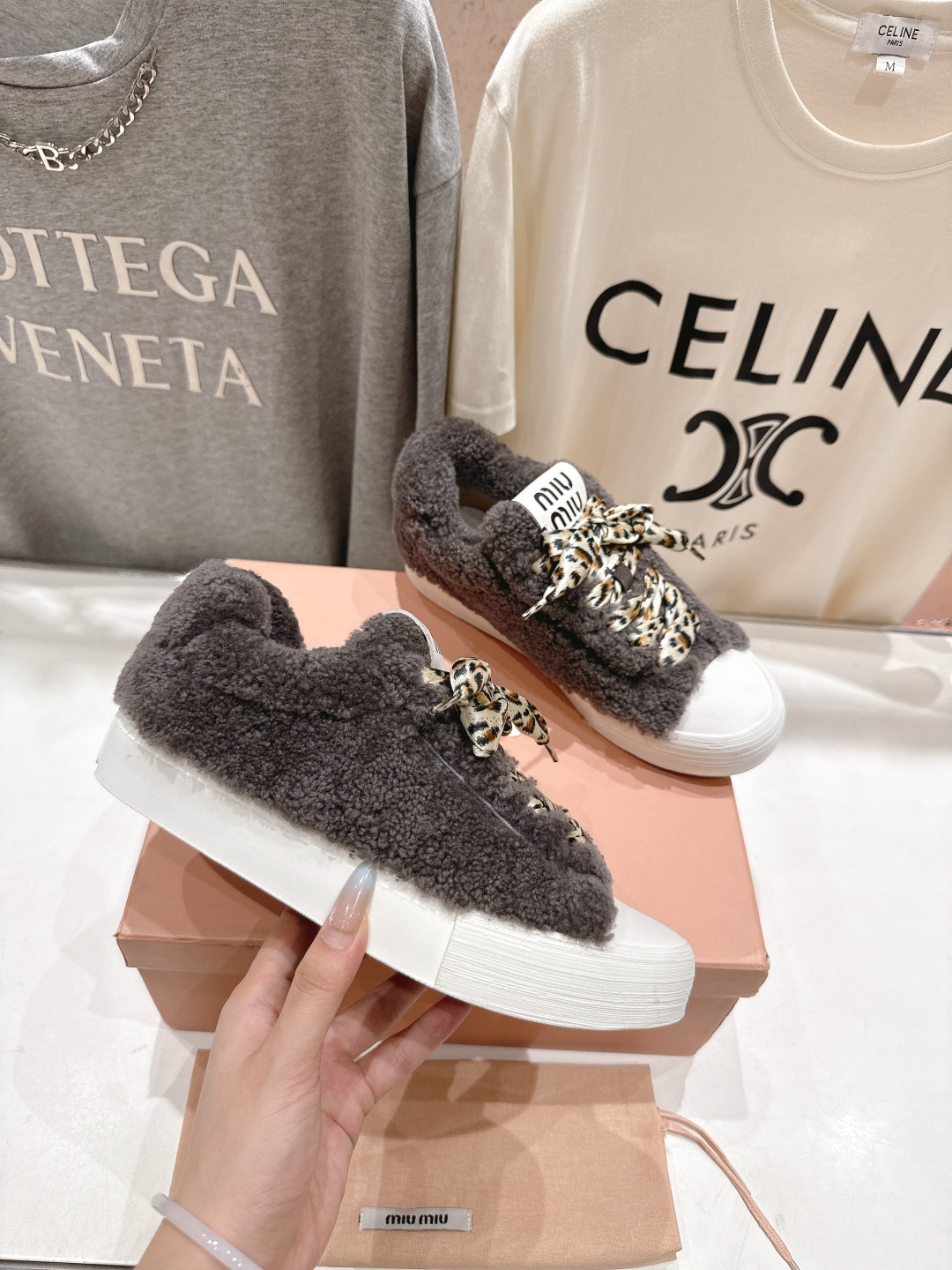 高版本出厂 MiuMiu/缪缪F032 2025ss秋冬新款系带厚底羊毛运动休闲鞋毛毛鞋这款系带运动休闲
