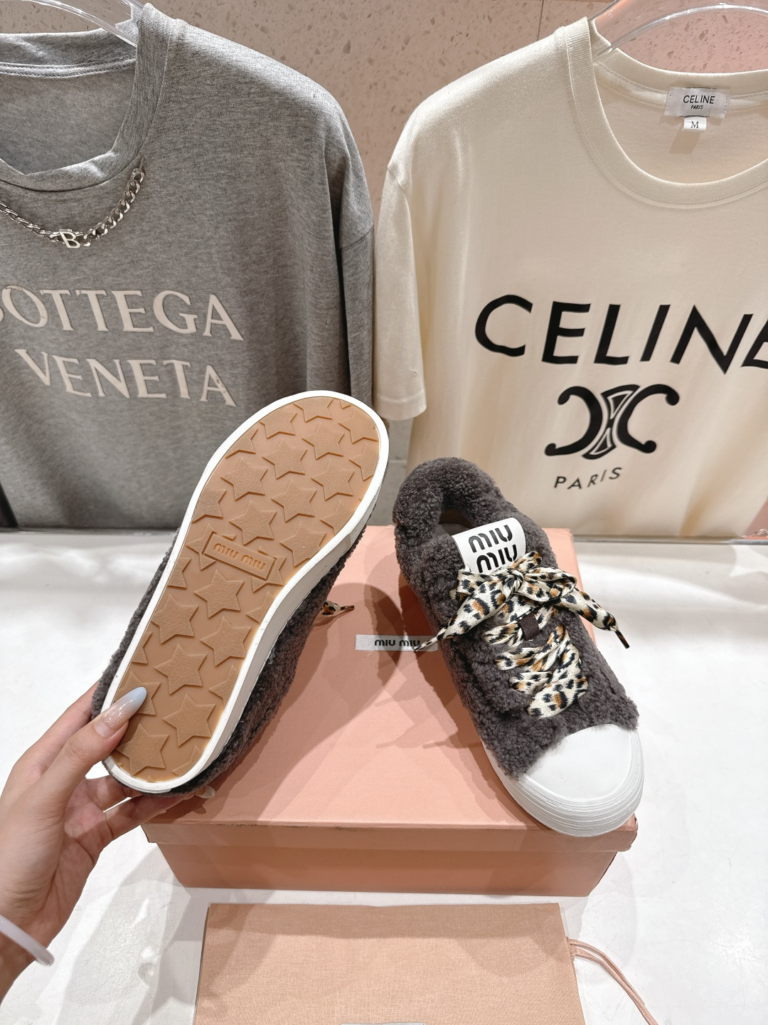 高版本出厂 MiuMiu/缪缪F032 2025ss秋冬新款系带厚底羊毛运动休闲鞋毛毛鞋这款系带运动休闲