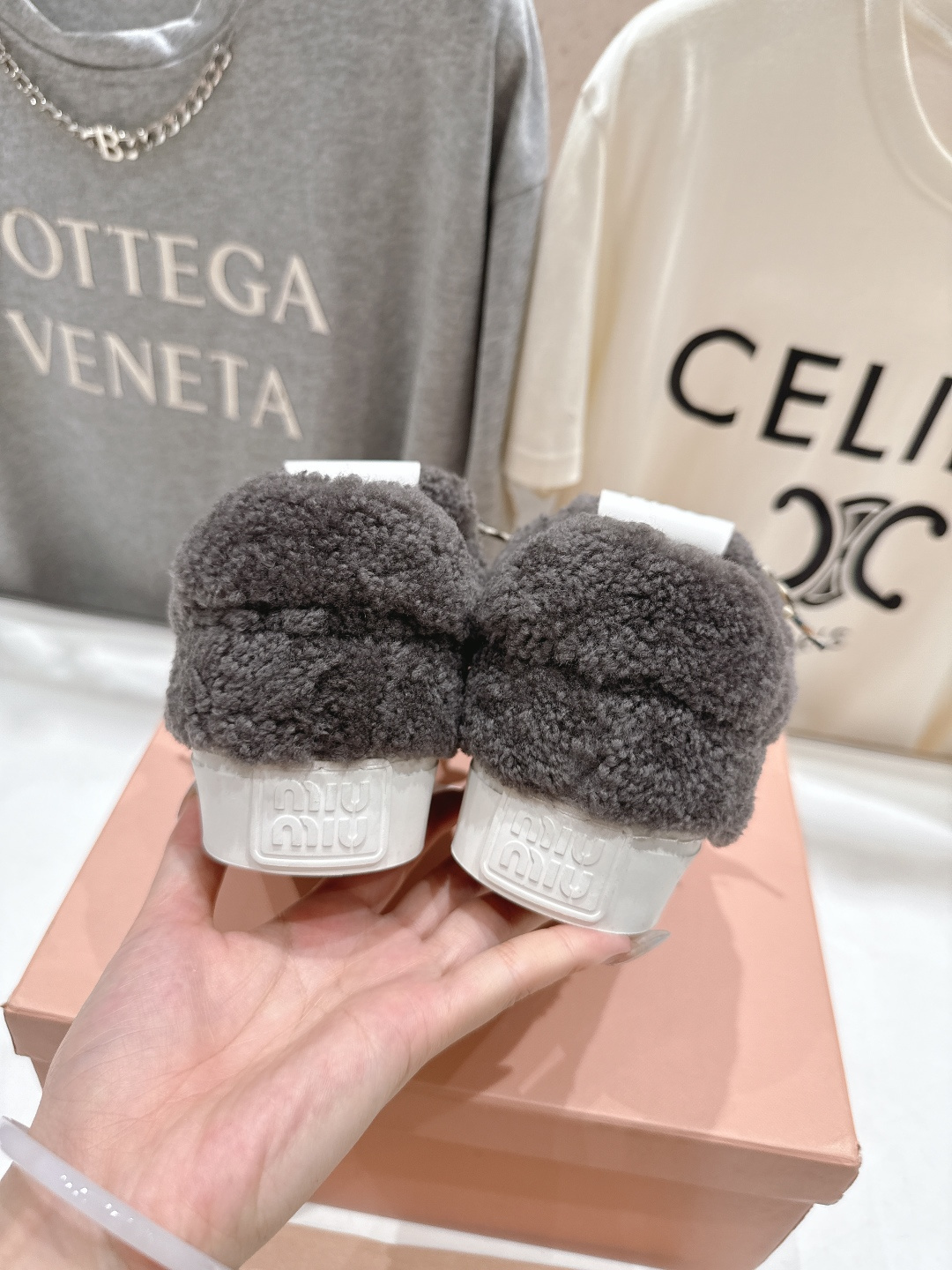 高版本出厂 MiuMiu/缪缪F032 2025ss秋冬新款系带厚底羊毛运动休闲鞋毛毛鞋这款系带运动休闲