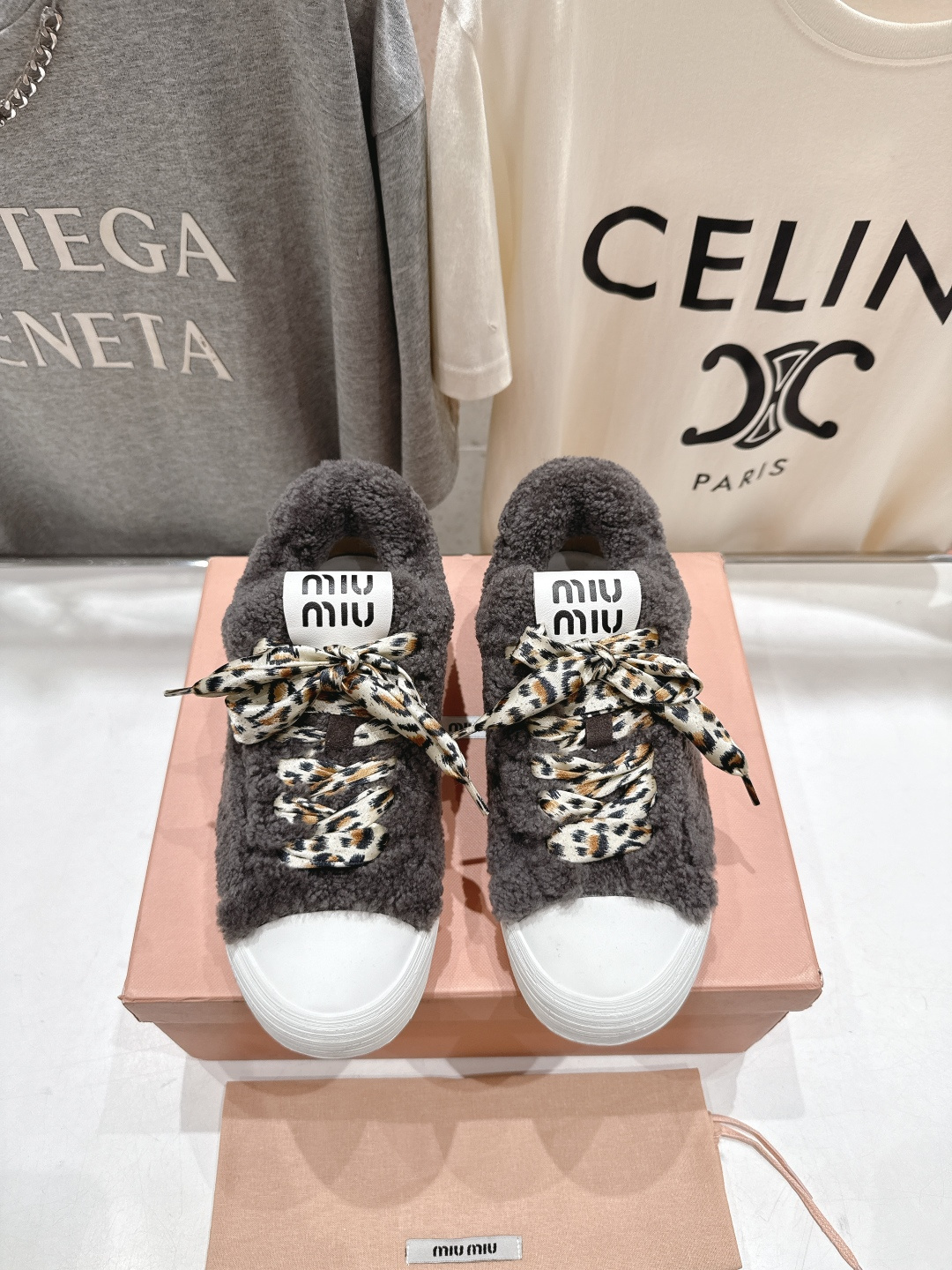 高版本出厂 MiuMiu/缪缪F032 2025ss秋冬新款系带厚底羊毛运动休闲鞋毛毛鞋这款系带运动休闲