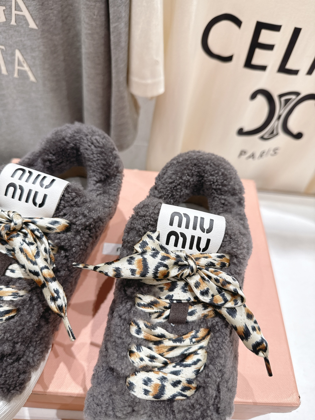 高版本出厂 MiuMiu/缪缪F032 2025ss秋冬新款系带厚底羊毛运动休闲鞋毛毛鞋这款系带运动休闲