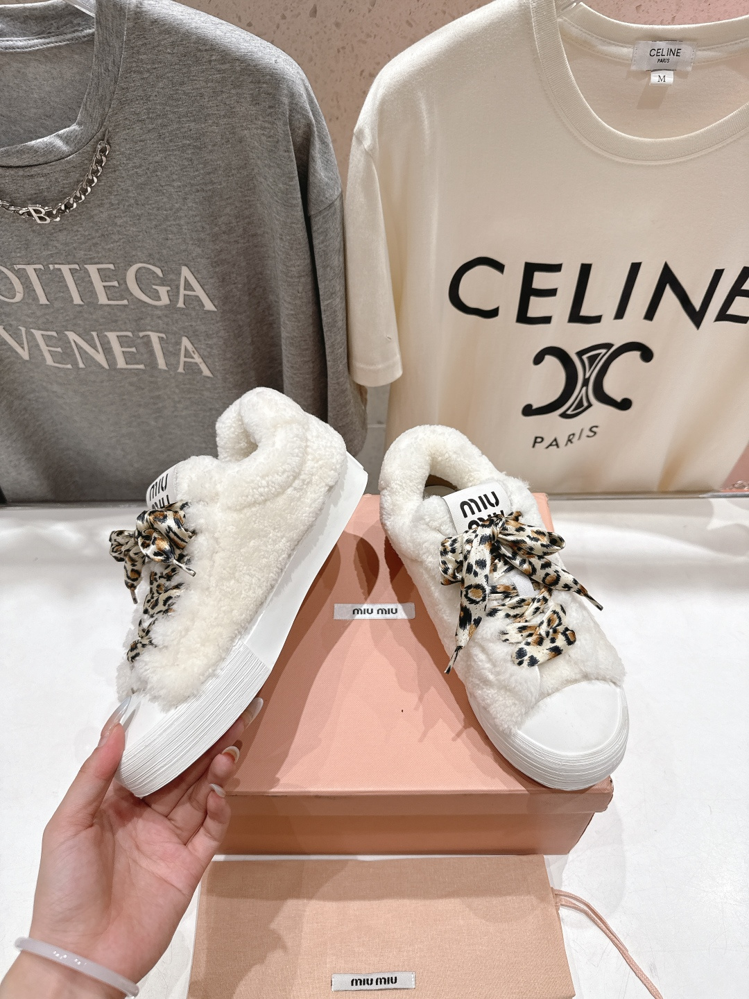 高版本出厂 MiuMiu/缪缪F032 2025ss秋冬新款系带厚底羊毛运动休闲鞋毛毛鞋这款系带运动休闲