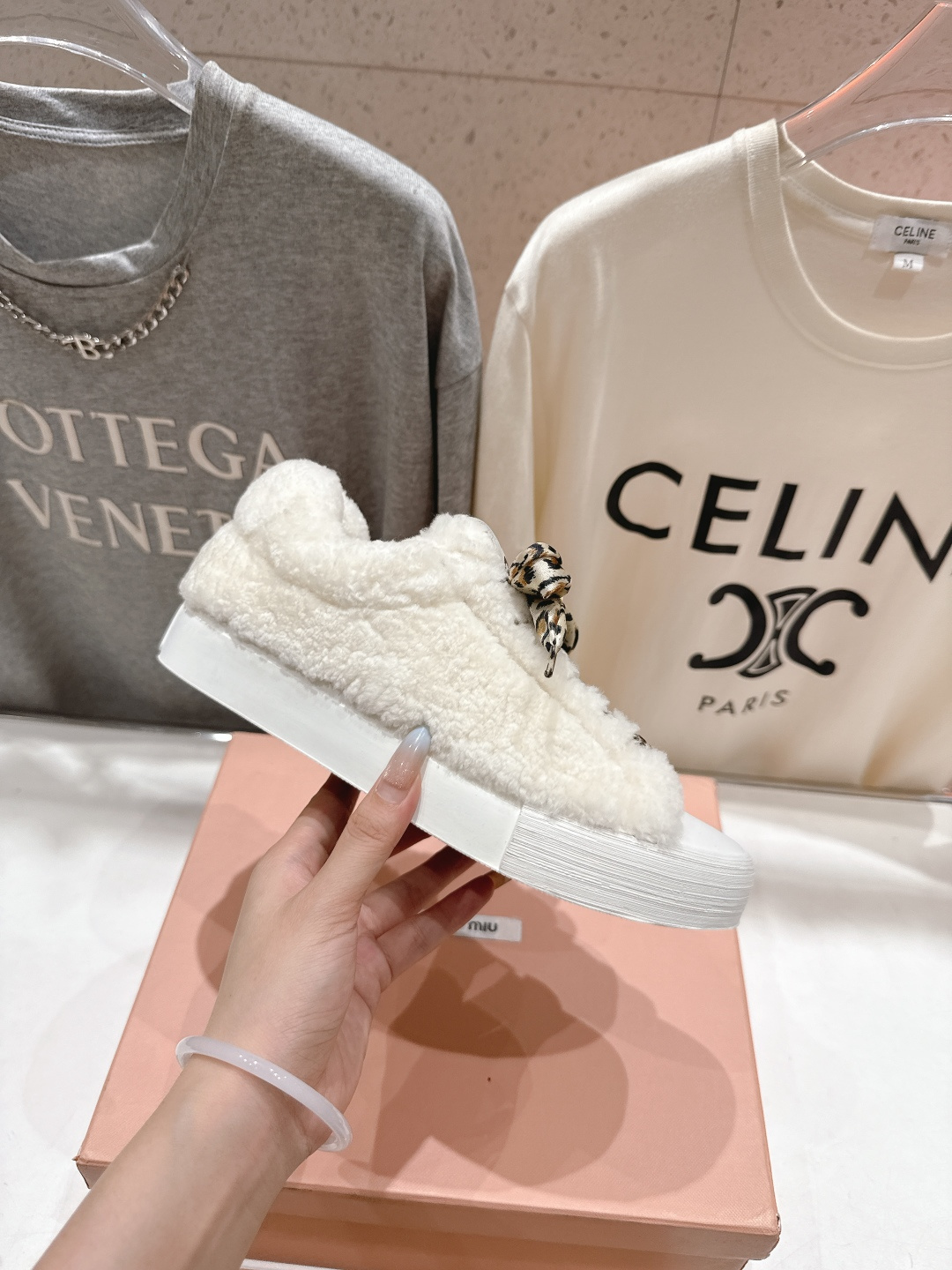 高版本出厂 MiuMiu/缪缪F032 2025ss秋冬新款系带厚底羊毛运动休闲鞋毛毛鞋这款系带运动休闲