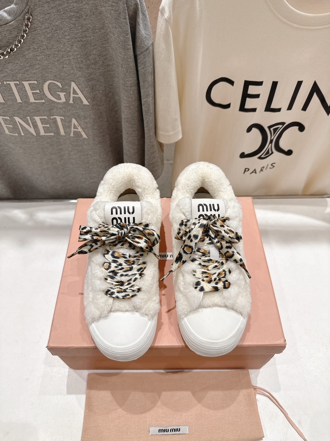高版本出厂 MiuMiu/缪缪F032 2025ss秋冬新款系带厚底羊毛运动休闲鞋毛毛鞋这款系带运动休闲