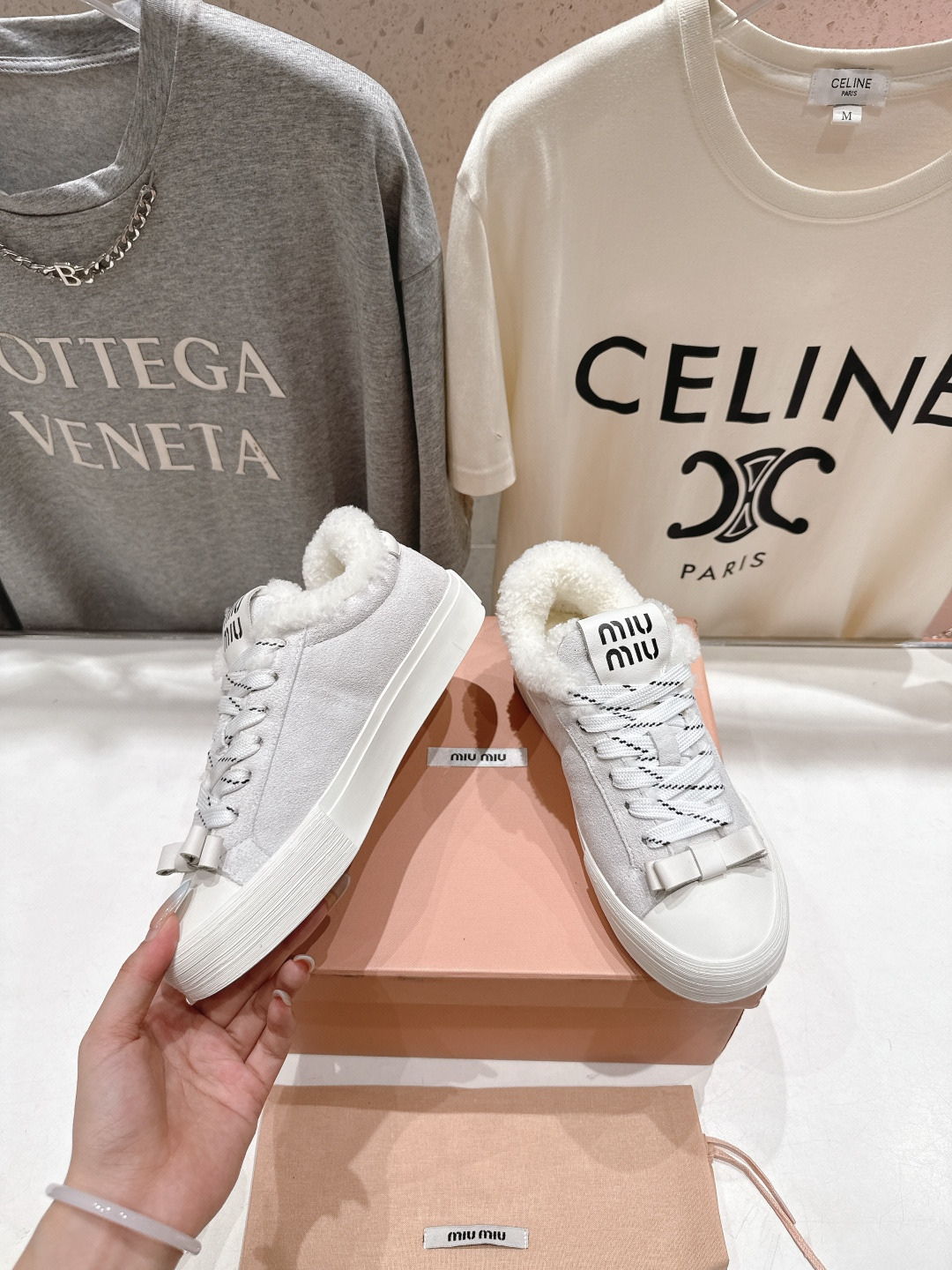 高版本出厂 毛里 MiuMiu/缪缪F032 2025ss秋冬新款系带厚底羊毛小白鞋运动休闲鞋毛毛鞋这款