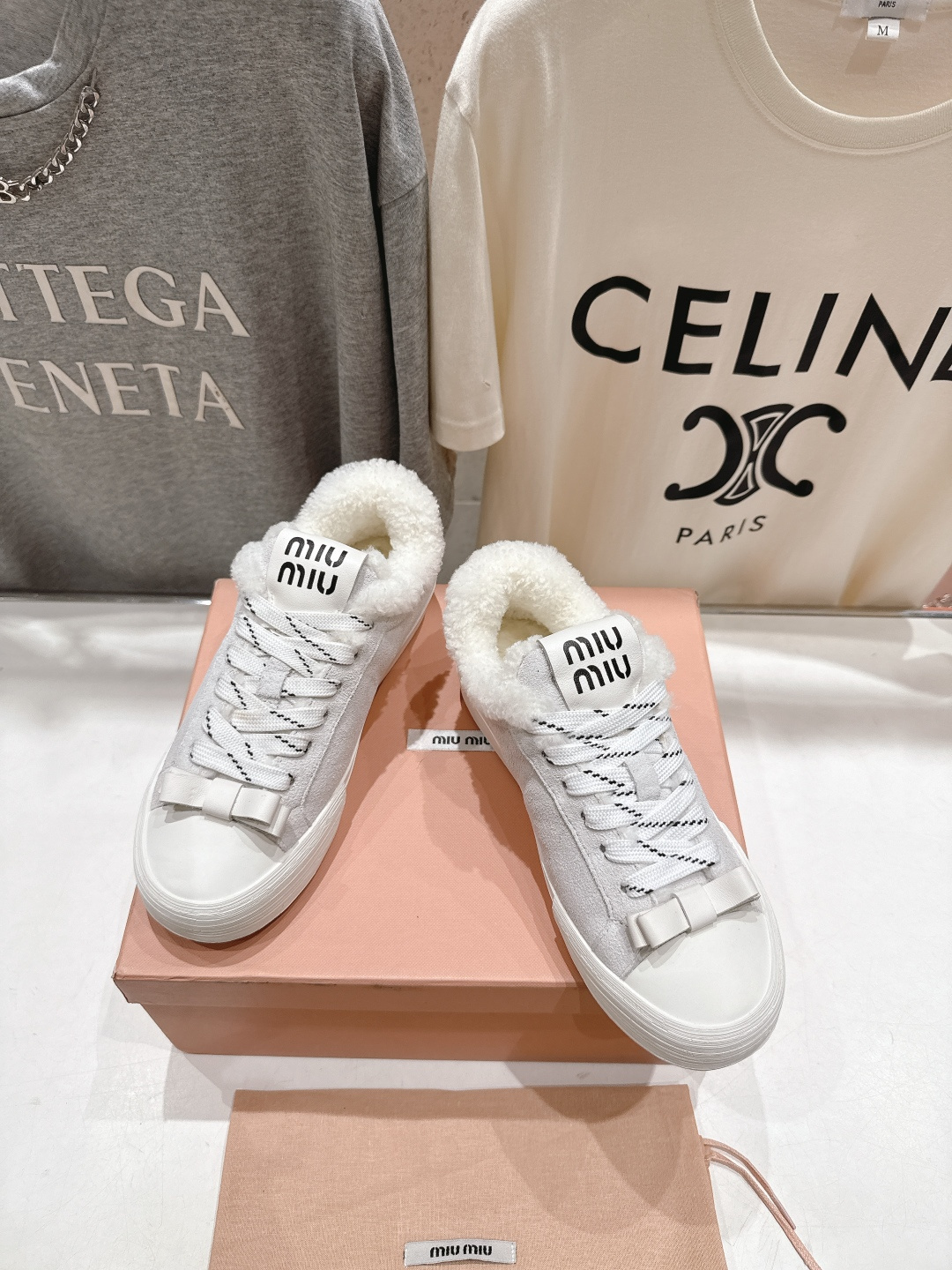 高版本出厂 毛里 MiuMiu/缪缪F032 2025ss秋冬新款系带厚底羊毛小白鞋运动休闲鞋毛毛鞋这款
