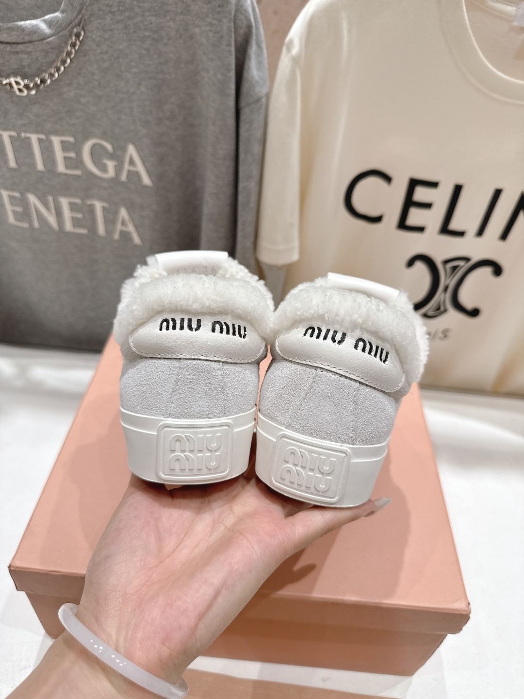 高版本出厂 毛里 MiuMiu/缪缪F032 2025ss秋冬新款系带厚底羊毛小白鞋运动休闲鞋毛毛鞋这款