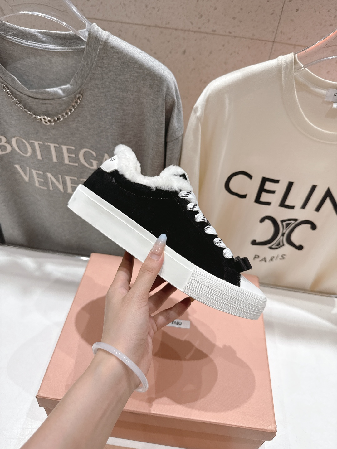 高版本出厂 毛里 MiuMiu/缪缪F032 2025ss秋冬新款系带厚底羊毛小白鞋运动休闲鞋毛毛鞋这款