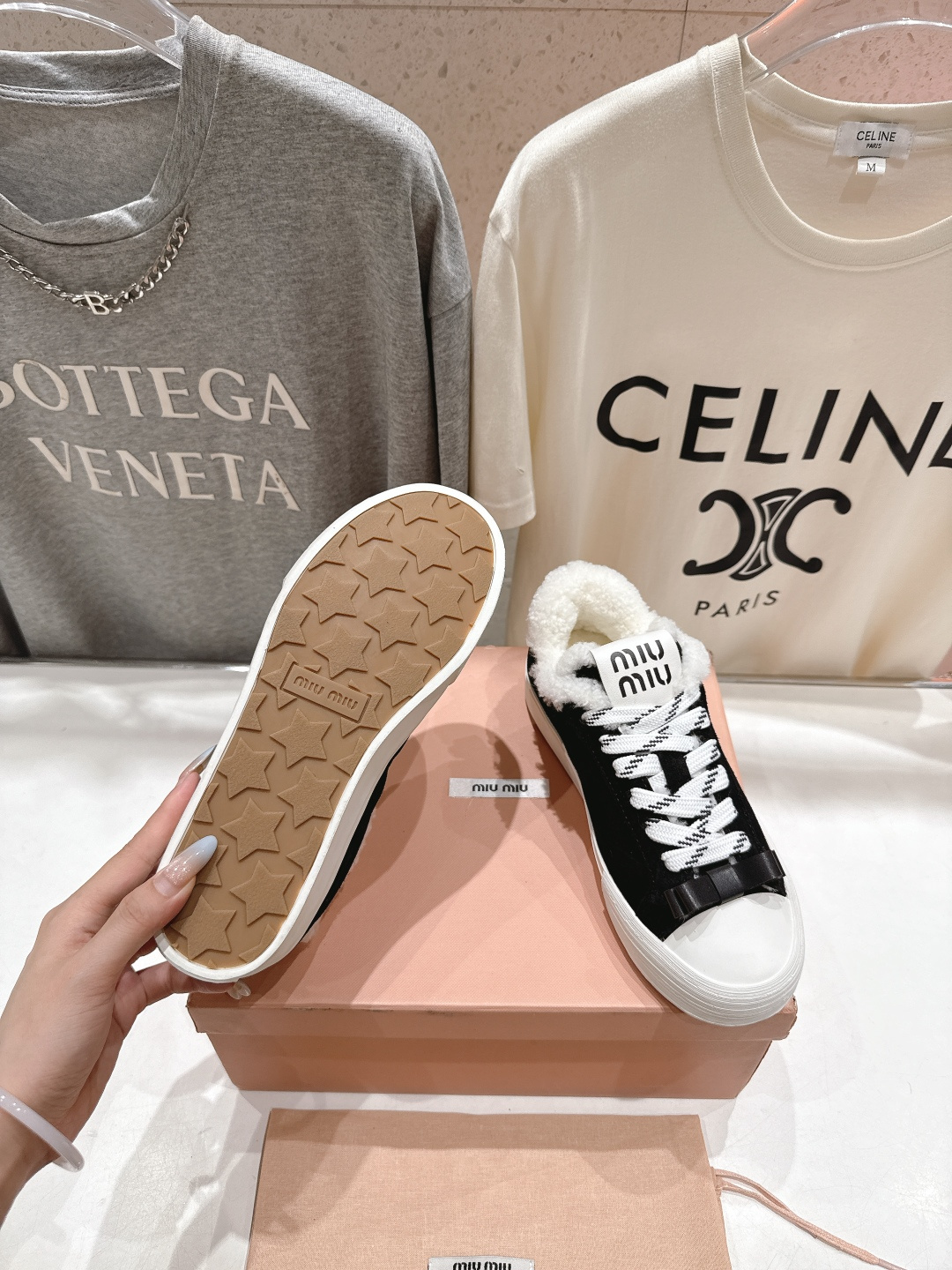 高版本出厂 毛里 MiuMiu/缪缪F032 2025ss秋冬新款系带厚底羊毛小白鞋运动休闲鞋毛毛鞋这款