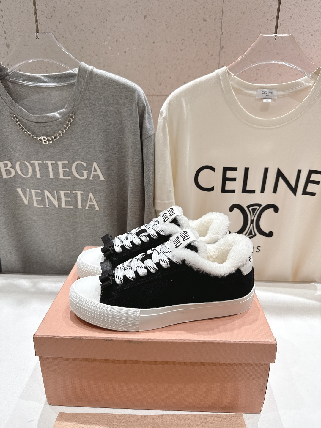 高版本出厂 毛里 MiuMiu/缪缪F032 2025ss秋冬新款系带厚底羊毛小白鞋运动休闲鞋毛毛鞋这款