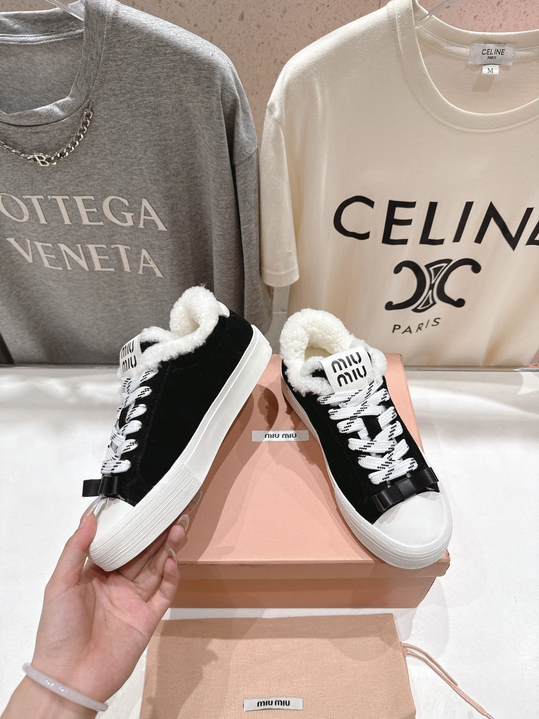 高版本出厂 毛里 MiuMiu/缪缪F032 2025ss秋冬新款系带厚底羊毛小白鞋运动休闲鞋毛毛鞋这款