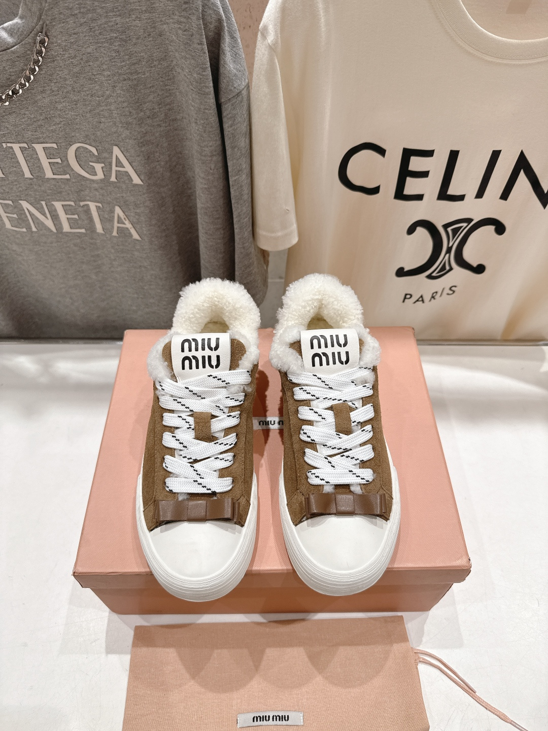 高版本出厂 毛里 MiuMiu/缪缪F032 2025ss秋冬新款系带厚底羊毛小白鞋运动休闲鞋毛毛鞋这款