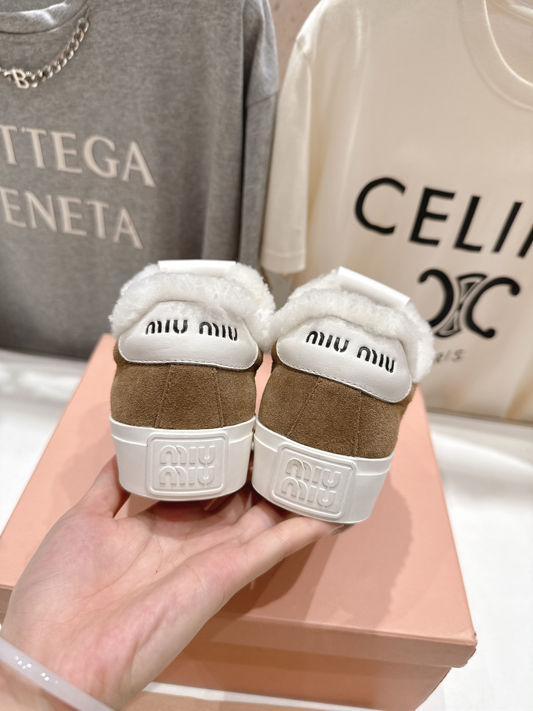 高版本出厂 毛里 MiuMiu/缪缪F032 2025ss秋冬新款系带厚底羊毛小白鞋运动休闲鞋毛毛鞋这款