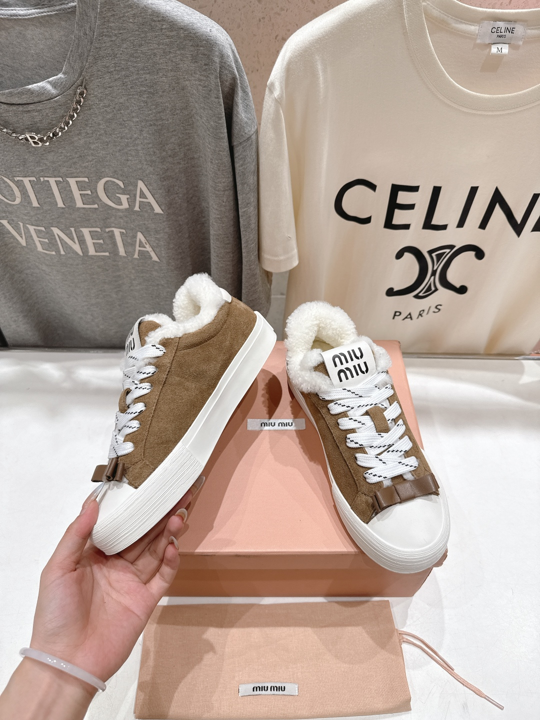 高版本出厂 毛里 MiuMiu/缪缪F032 2025ss秋冬新款系带厚底羊毛小白鞋运动休闲鞋毛毛鞋这款