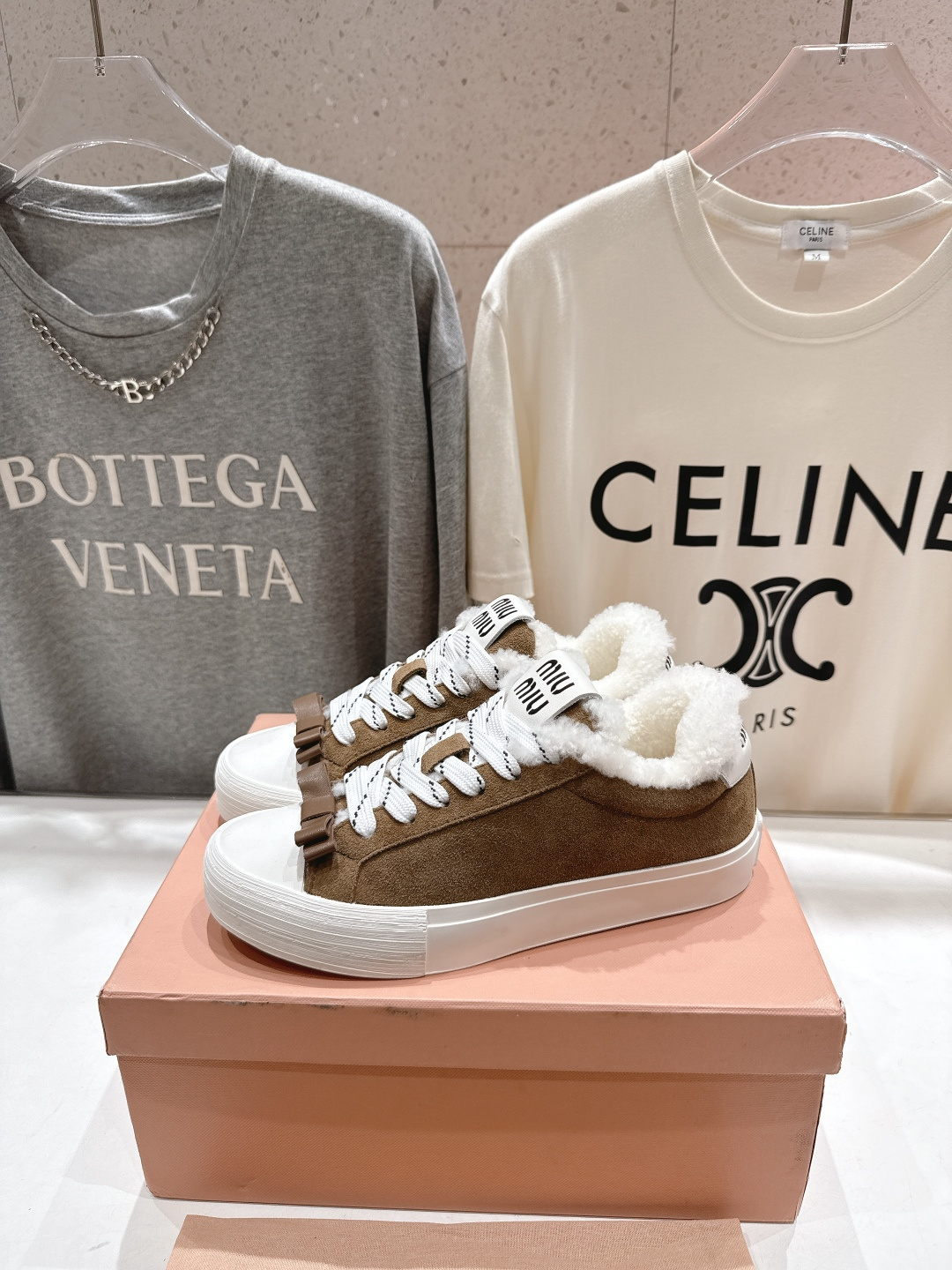 高版本出厂 毛里 MiuMiu/缪缪F032 2025ss秋冬新款系带厚底羊毛小白鞋运动休闲鞋毛毛鞋这款