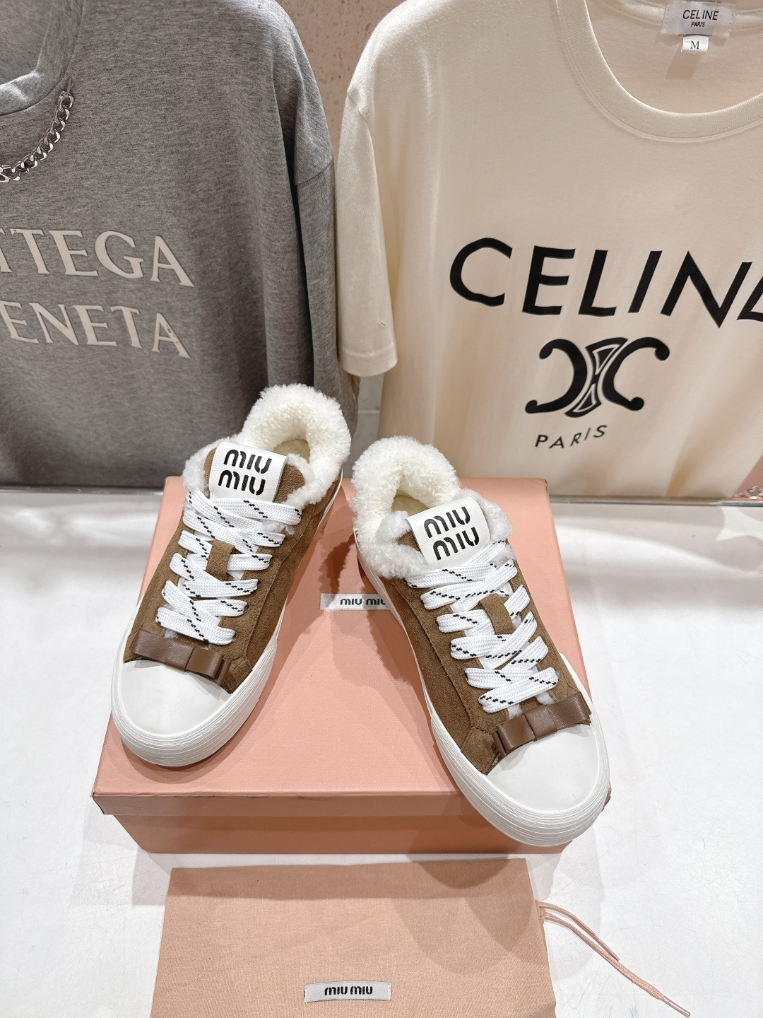 高版本出厂 毛里 MiuMiu/缪缪F032 2025ss秋冬新款系带厚底羊毛小白鞋运动休闲鞋毛毛鞋这款