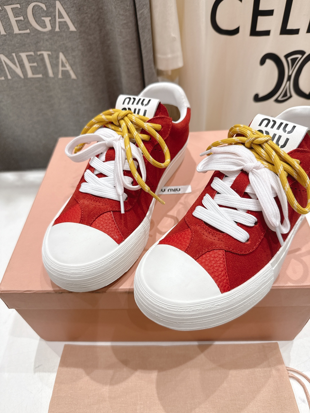 高版本出厂 MiuMiu/缪缪F032 2025ss新款系带小白鞋运动休闲鞋 这款系带运动休闲鞋～日常穿